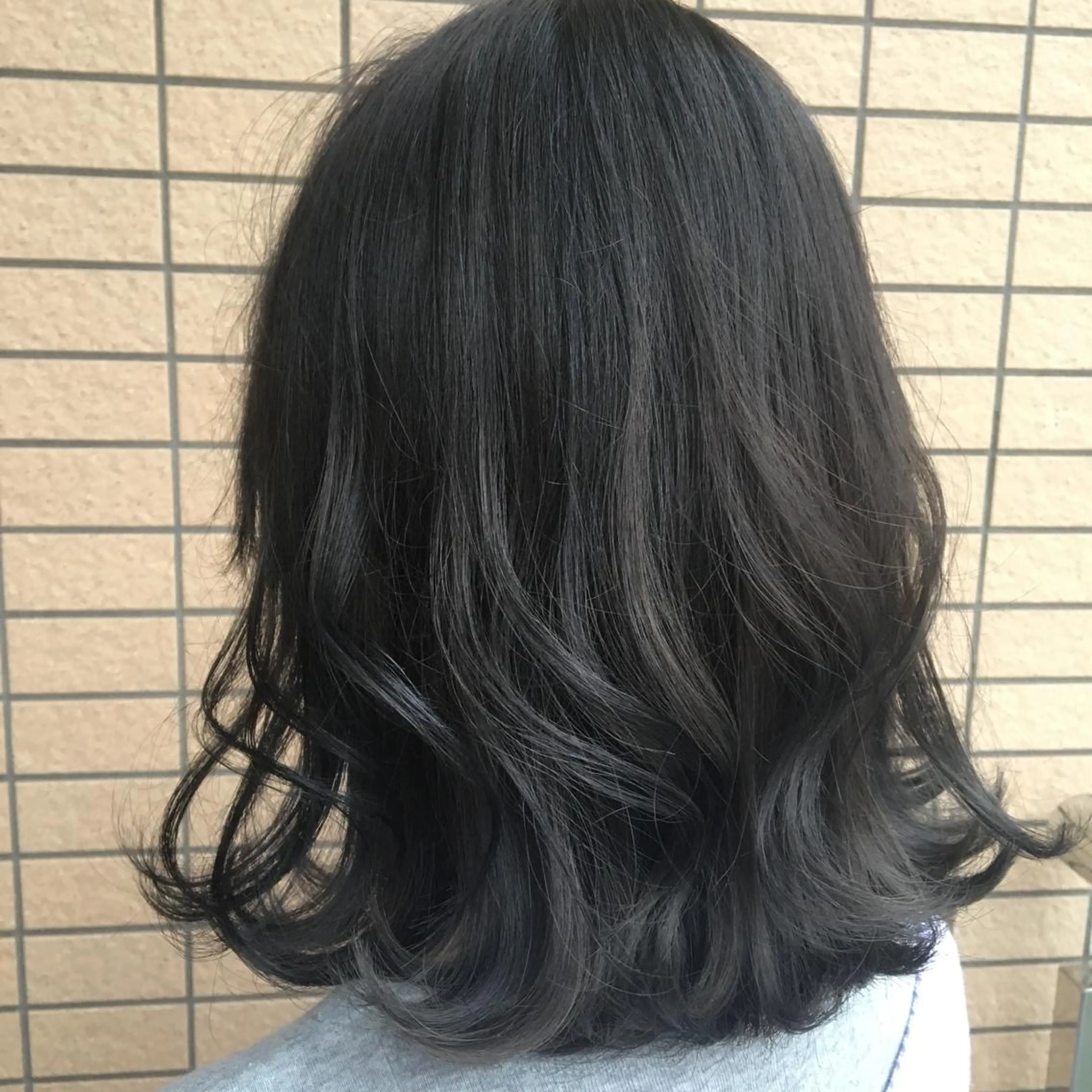 ミディアム カラー 黒髪 ブルーカラー ブルーブラック 透明感カラー グラデーションカラー カット ヘッドスパ 髪質改善 頭身浴/ 中田のヘアスタイル