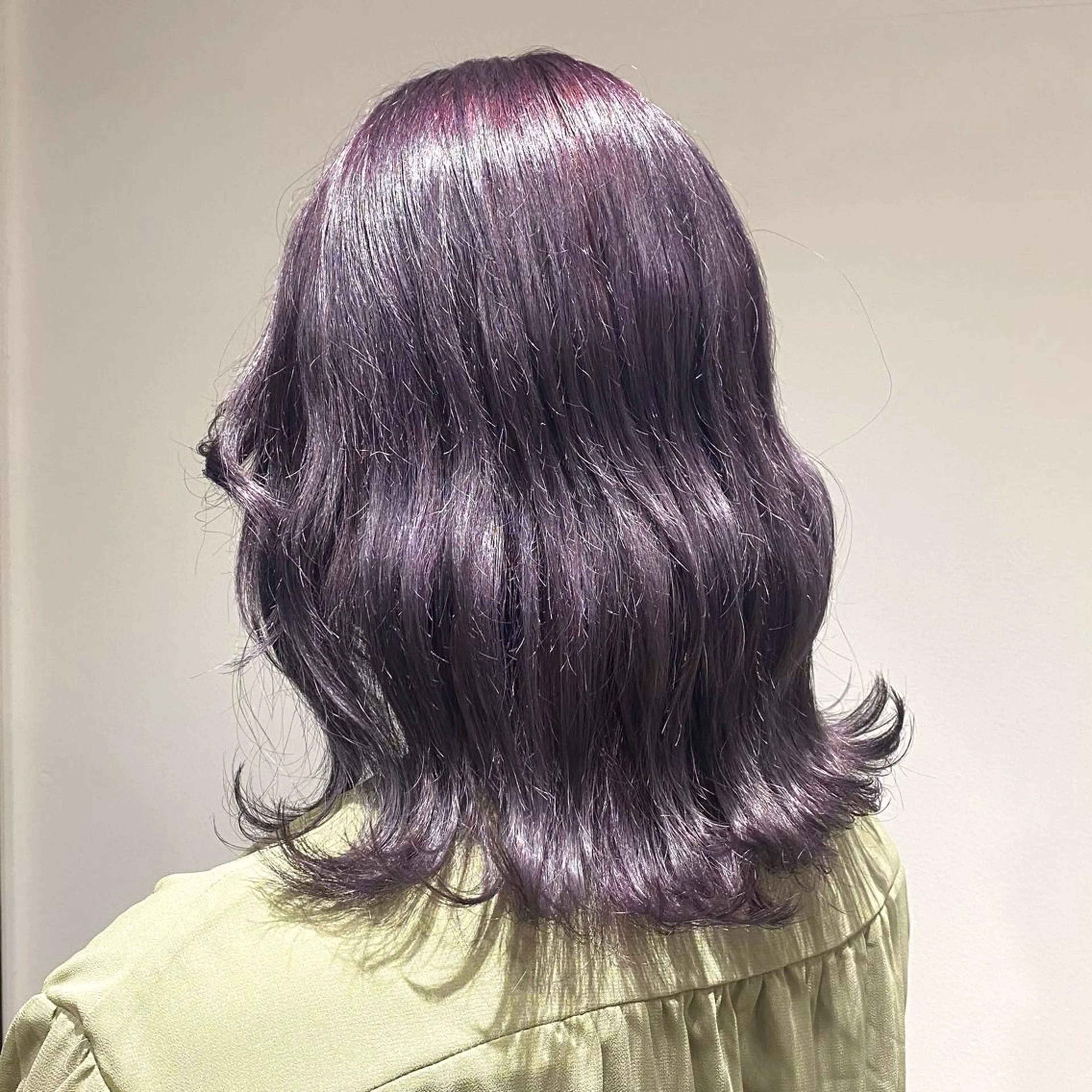 ミディアム カラー パーマ ヘアアレンジ 透明感カラー ダブルカラー ラベンダーカラー youres hair東新宿店所属・新宿⌇韓国風ヘア ⌇透明感カラーのヘアスタイル