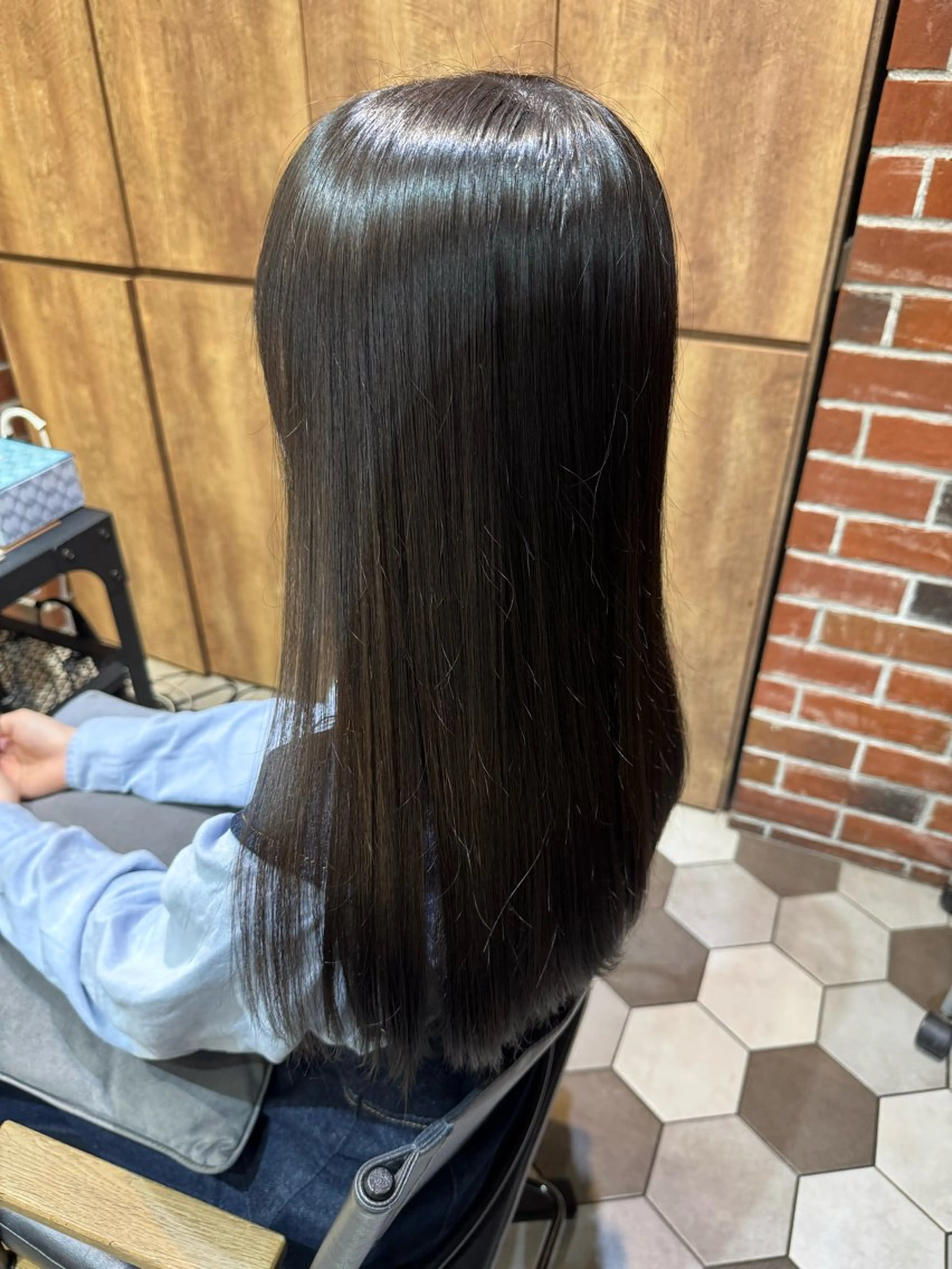 セミロング カラー グレージュ ヘアカラー 近藤 愛理のヘアスタイル