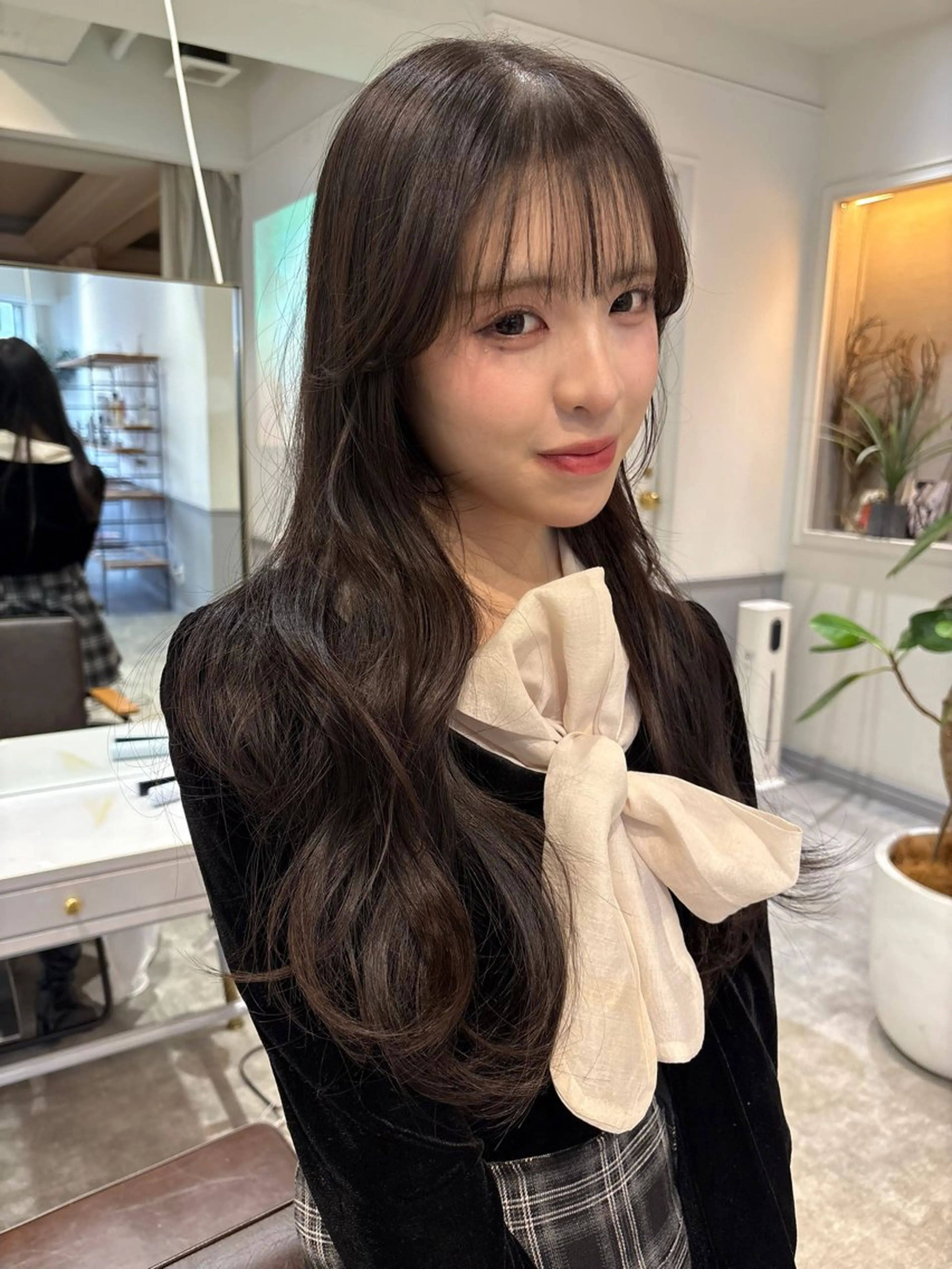 限定クーポン！⭐️(Uー25限定)黒髪胸元​〜​ロングの長さの方限定！コテ巻きスタイリング🖤の写真