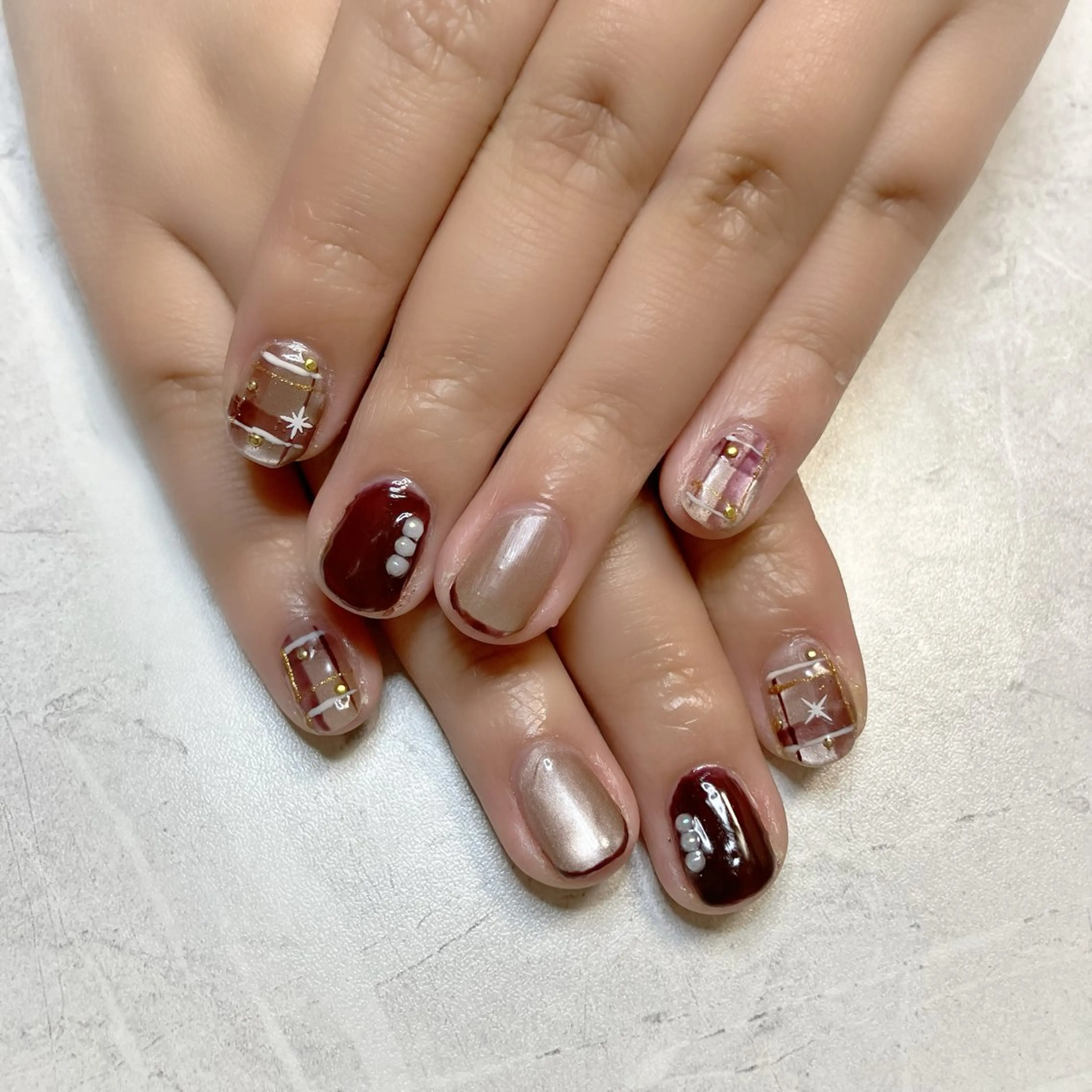 ネイル ボルドー ラメ(グリッター) マグネットネイル 冬ネイル クリスマス ハンドネイル ネイルサロン ふきよせのネイルデザイン