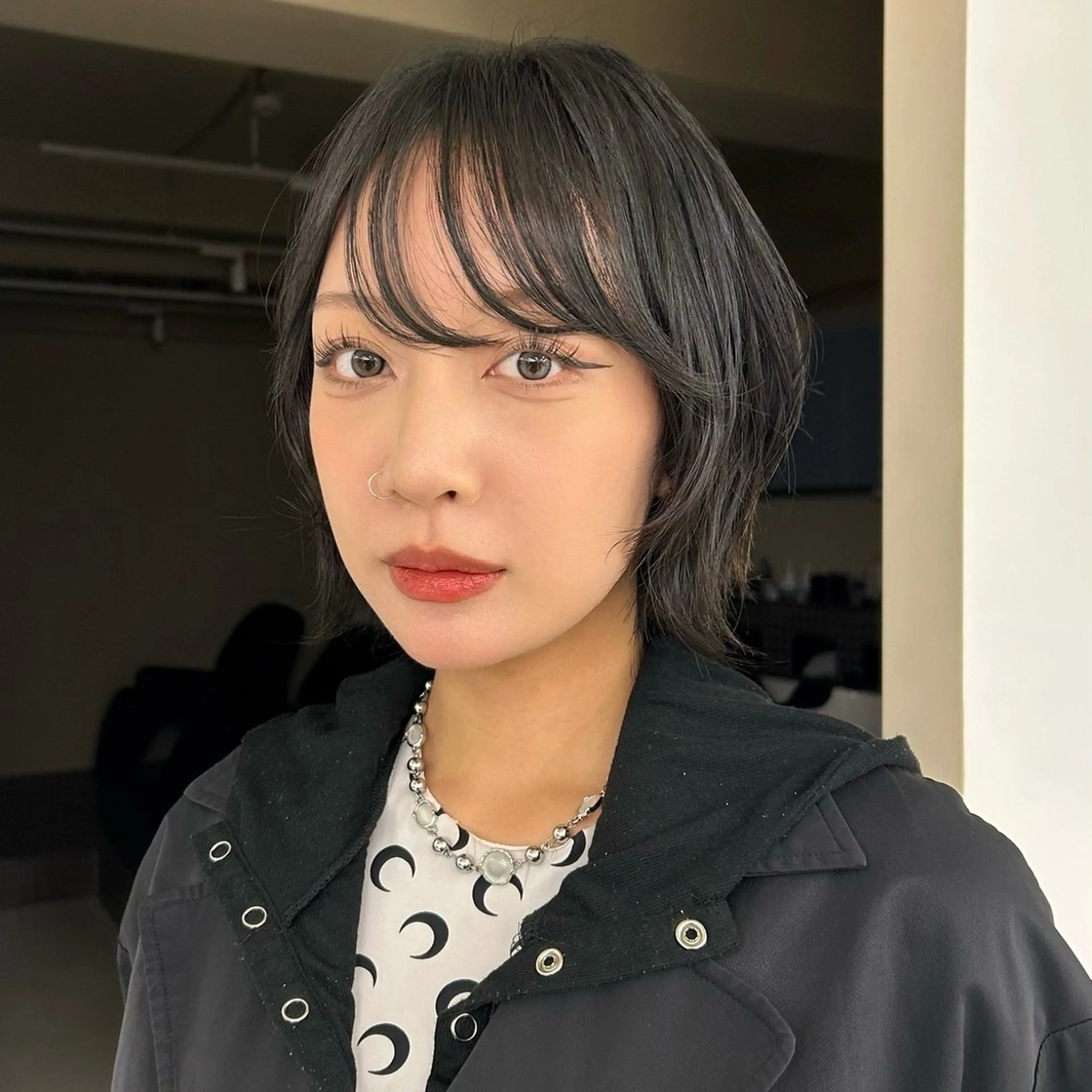 ショート カラー ヘアカラー トリートメント aoba🩵/ボブ ×コテ巻き風パーマのヘアスタイル