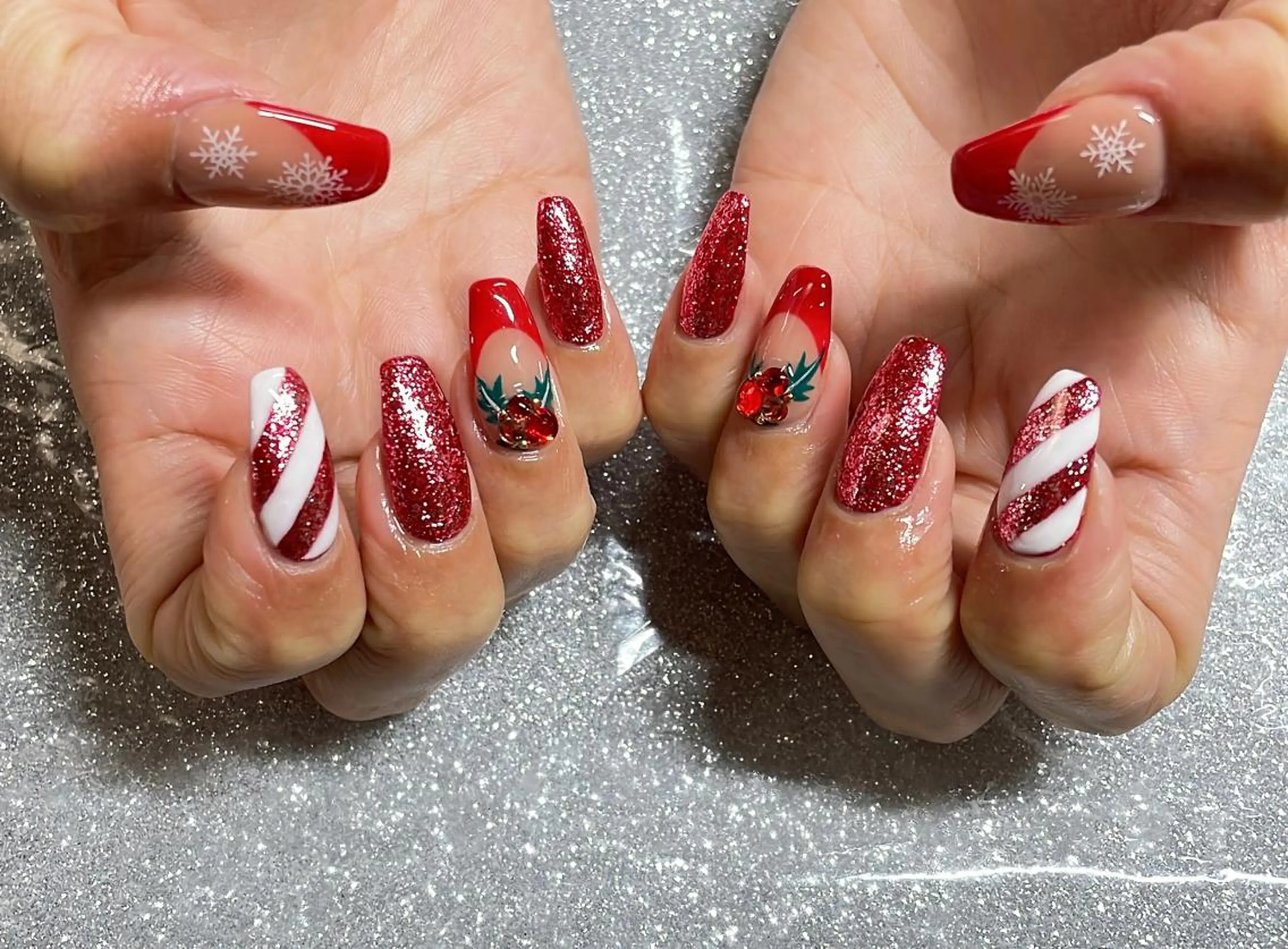 ネイル ハンドネイル VIERU 🌈🎀💖のネイルデザイン