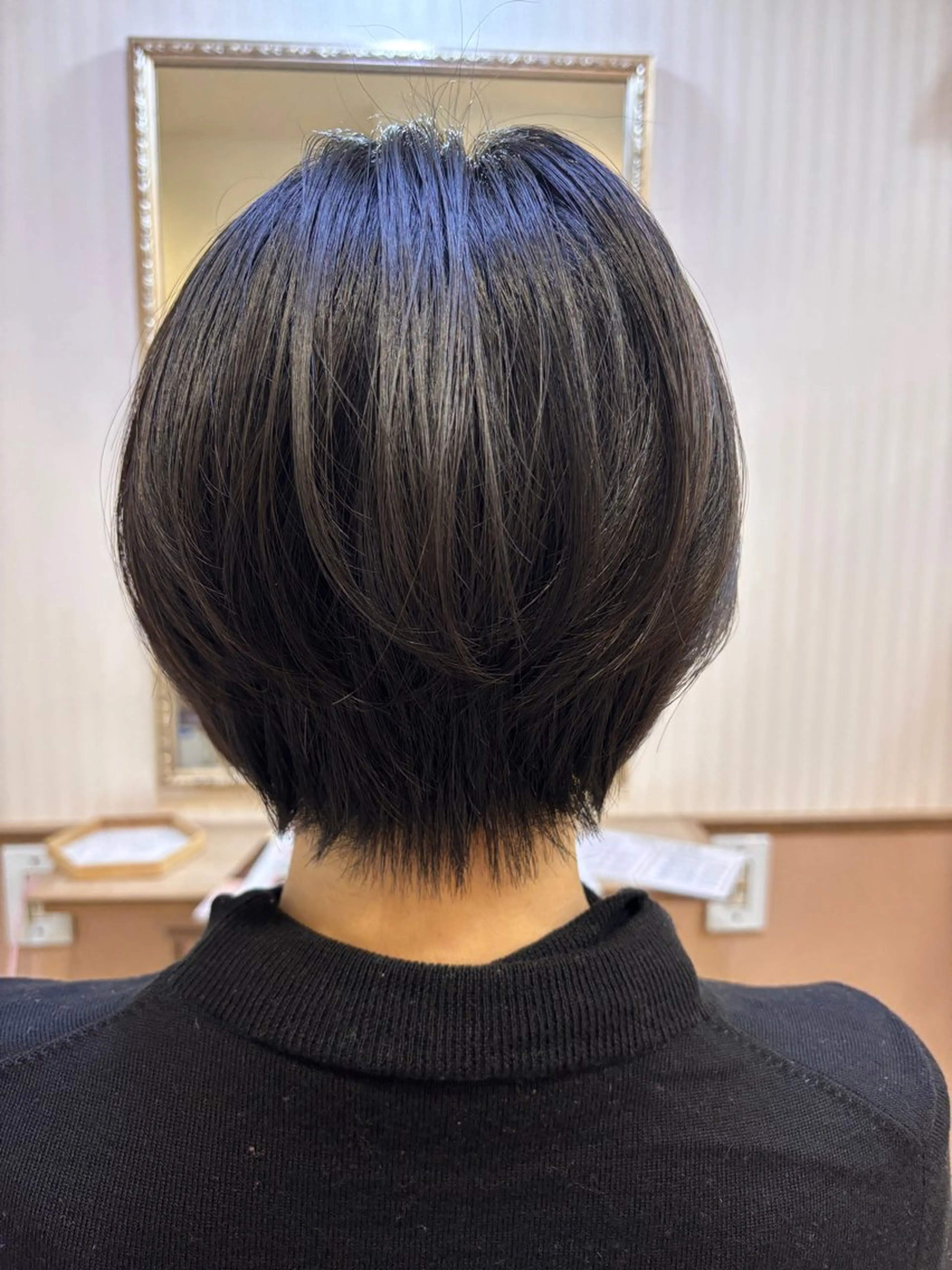 ショート シンセティックヘアデザイン所属・吉井 愛のヘアスタイル