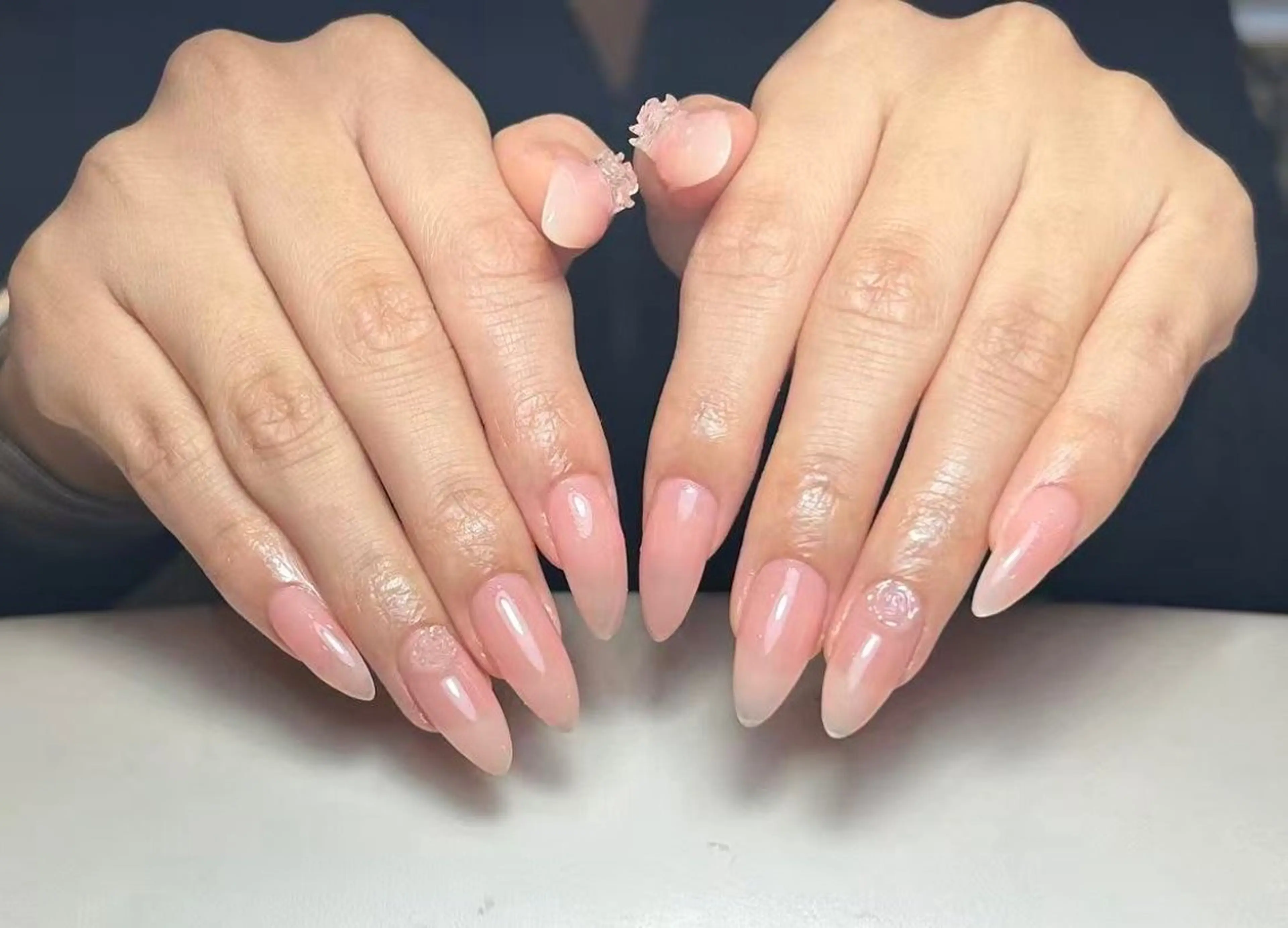 ネイル チークネイル 長さ出し フラッシュネイル フットネイル フレンチネイル Aina nail salon所属・Aina nail さゆりのネイルデザイン