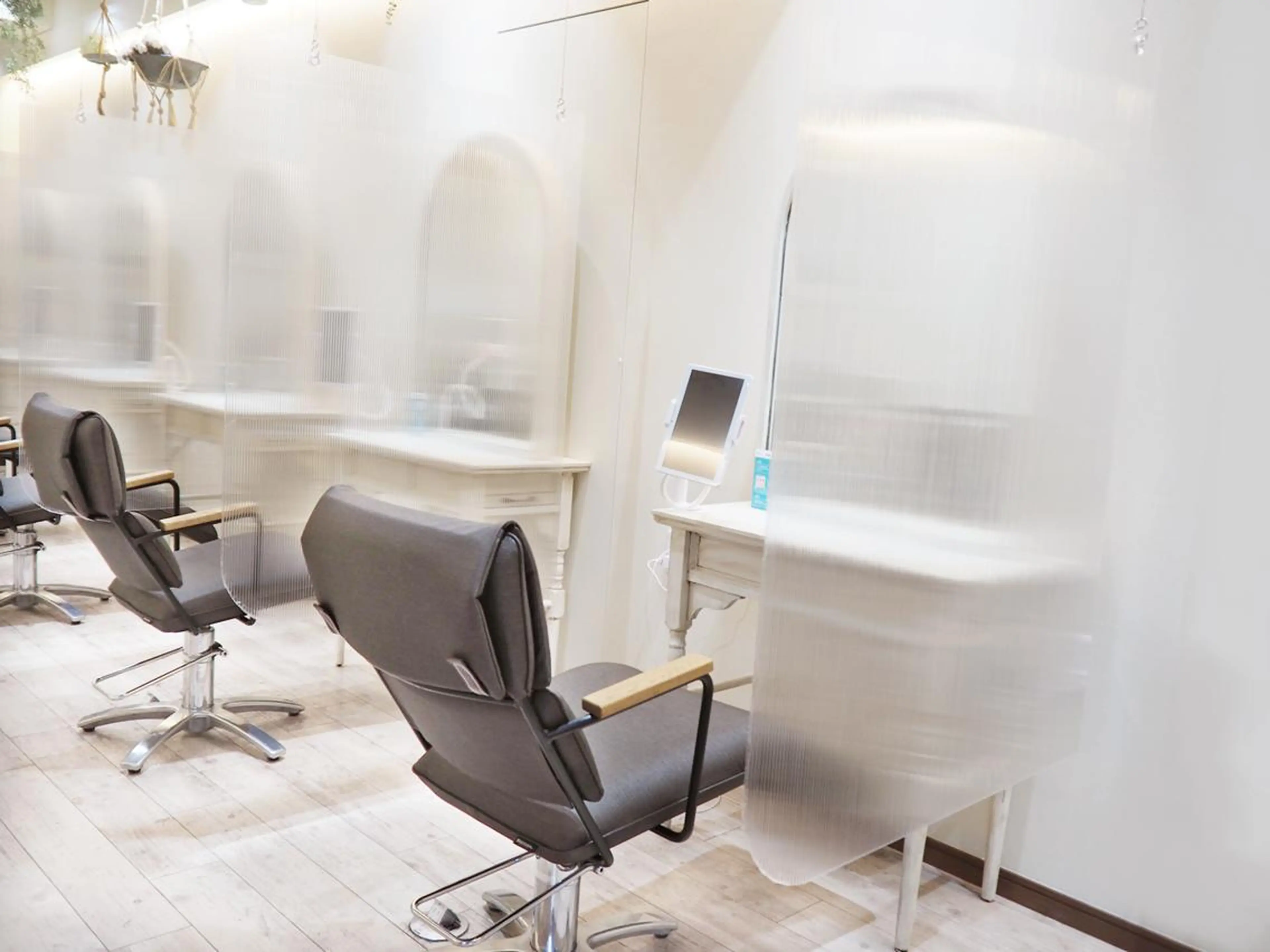 艶カラー／ レイヤー／栄／あやかのヘアスタイル