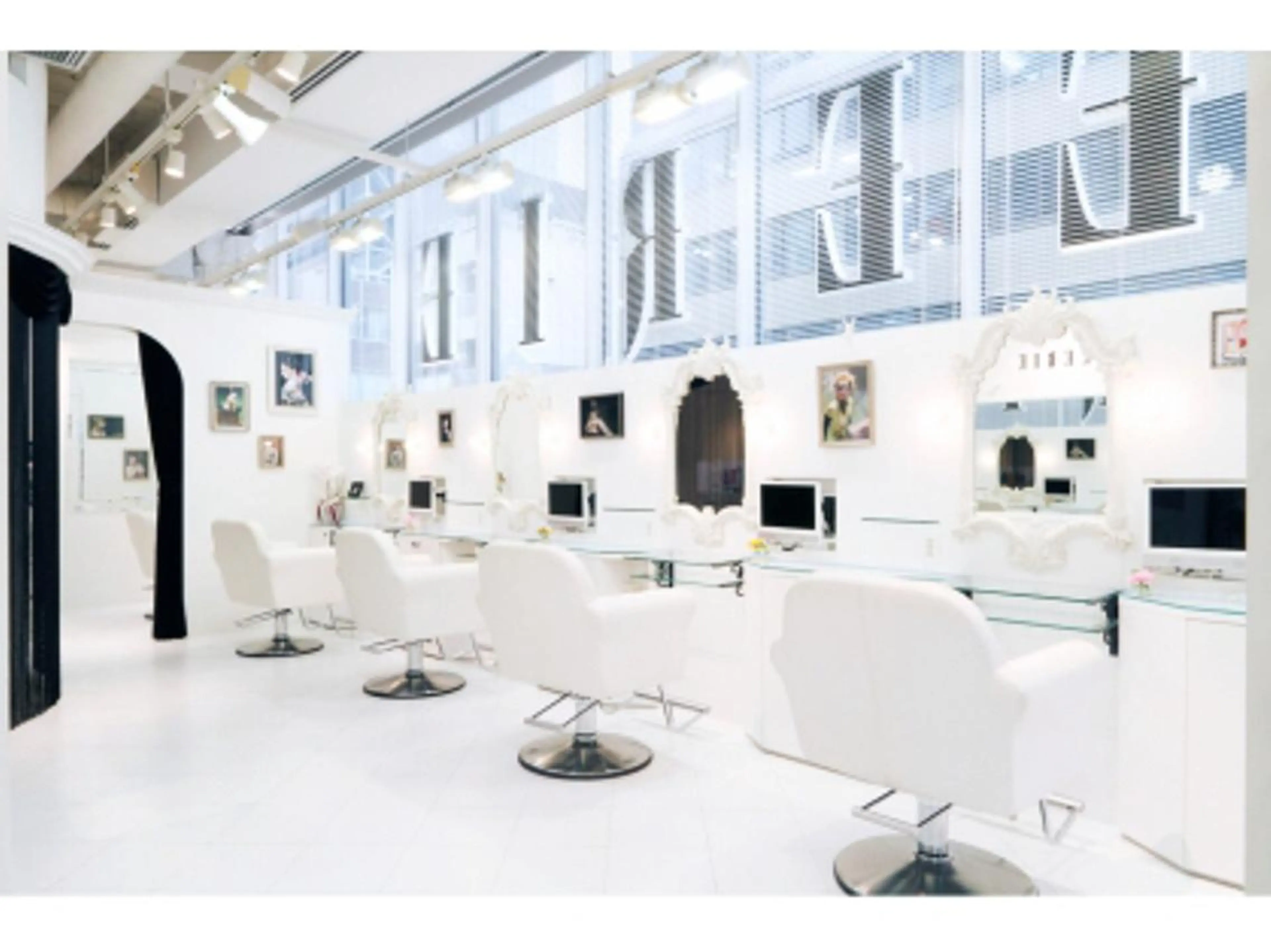 FEERIE AVEDA ARIAKE所属・LUMIA/オーナー 西田わかばのヘアスタイル