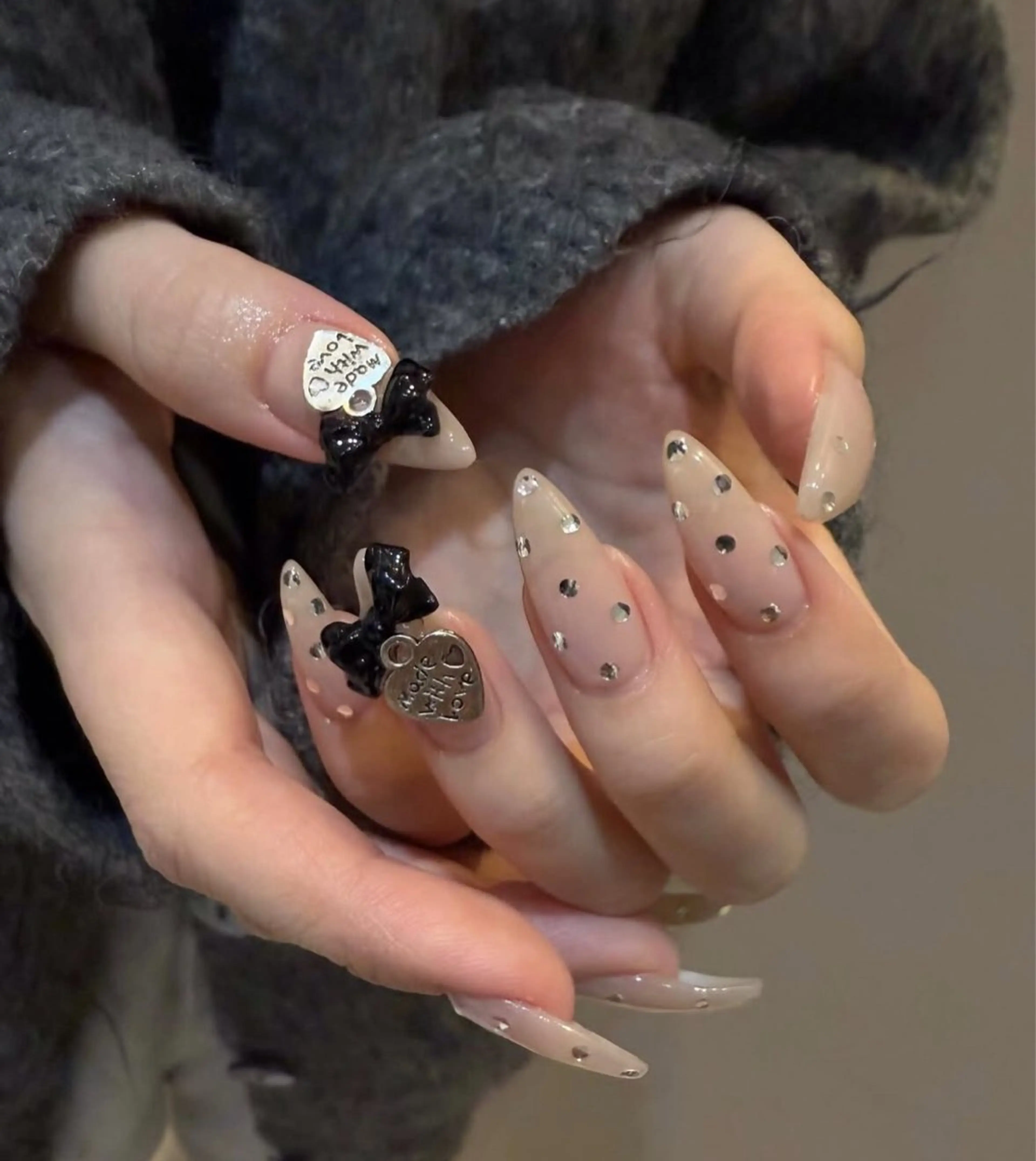 ネイル 長さ出し グラデーション キラキラネイル 韓国ネイル ラメ(グリッター) ハンドネイル ハンドケア Chisa Nail Studio所属・チ サのネイルデザイン