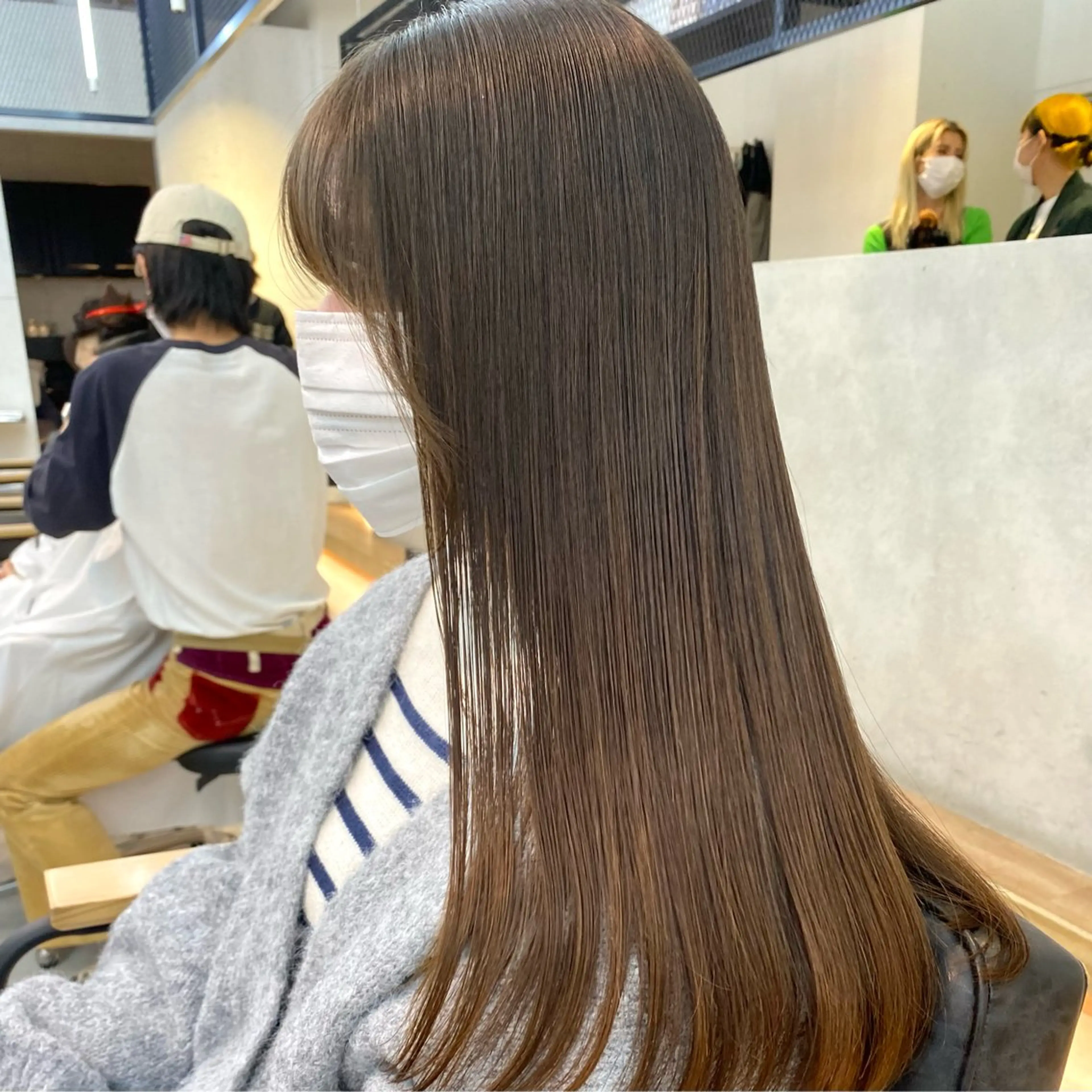 ロング 酸性ストレート・ メンズ  三原 楊子のヘアスタイル