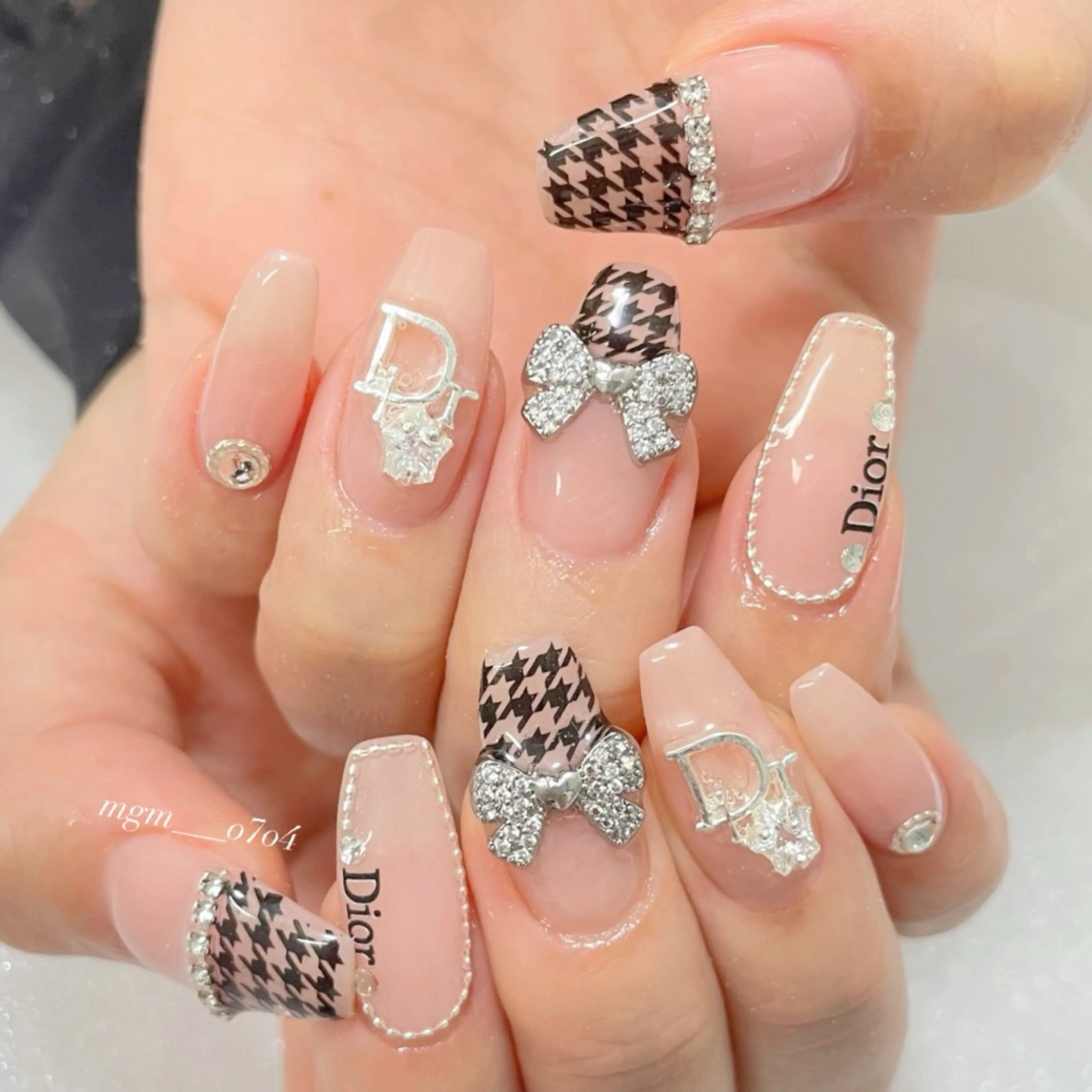 ネイル ハンドネイル ハンドケア MoON...❤︎ MeGuのネイルデザイン