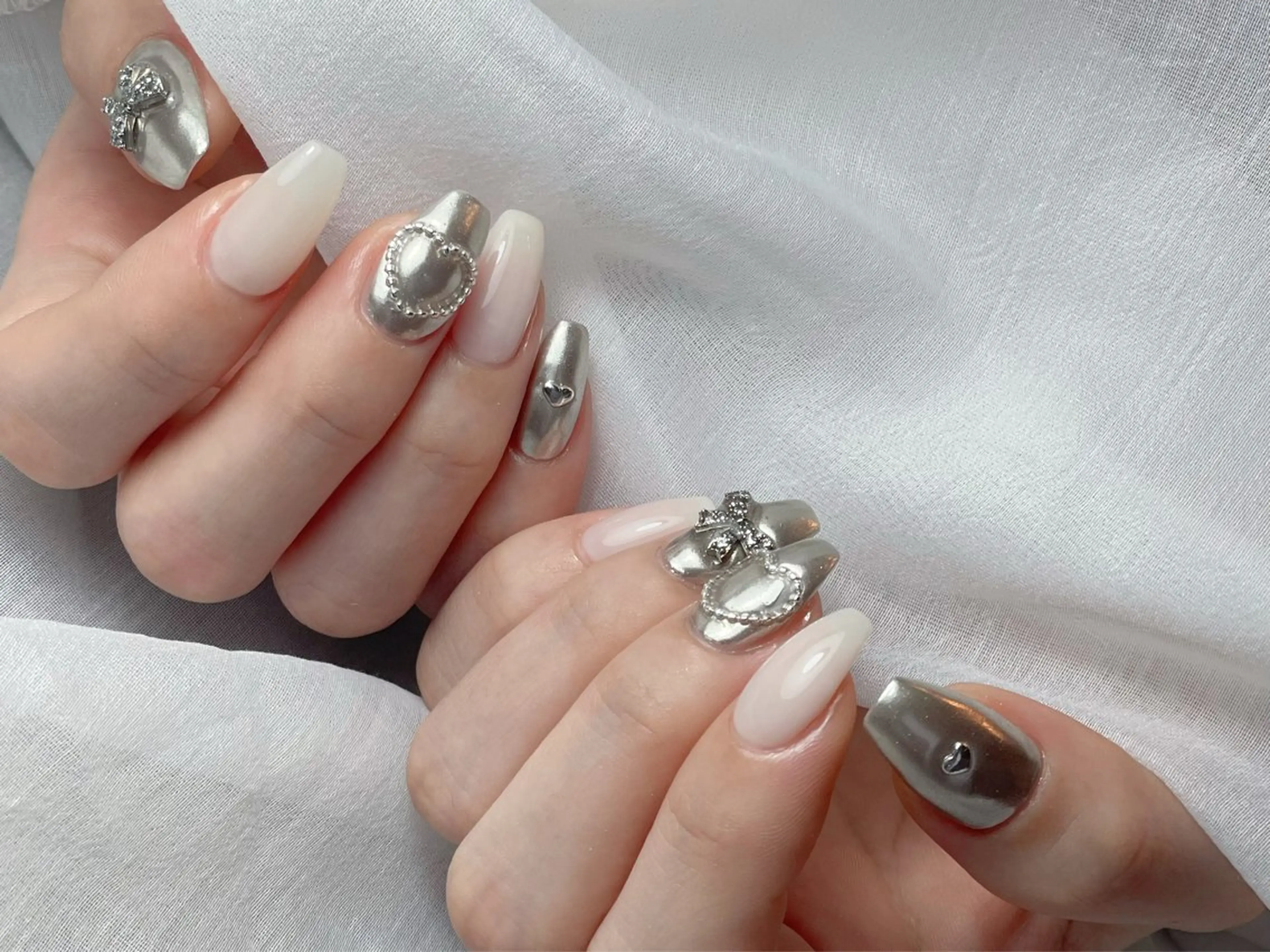 💅 お好きなデザインアート6本(ケア、オフ込み) 3D、大きいパーツは別料金の写真