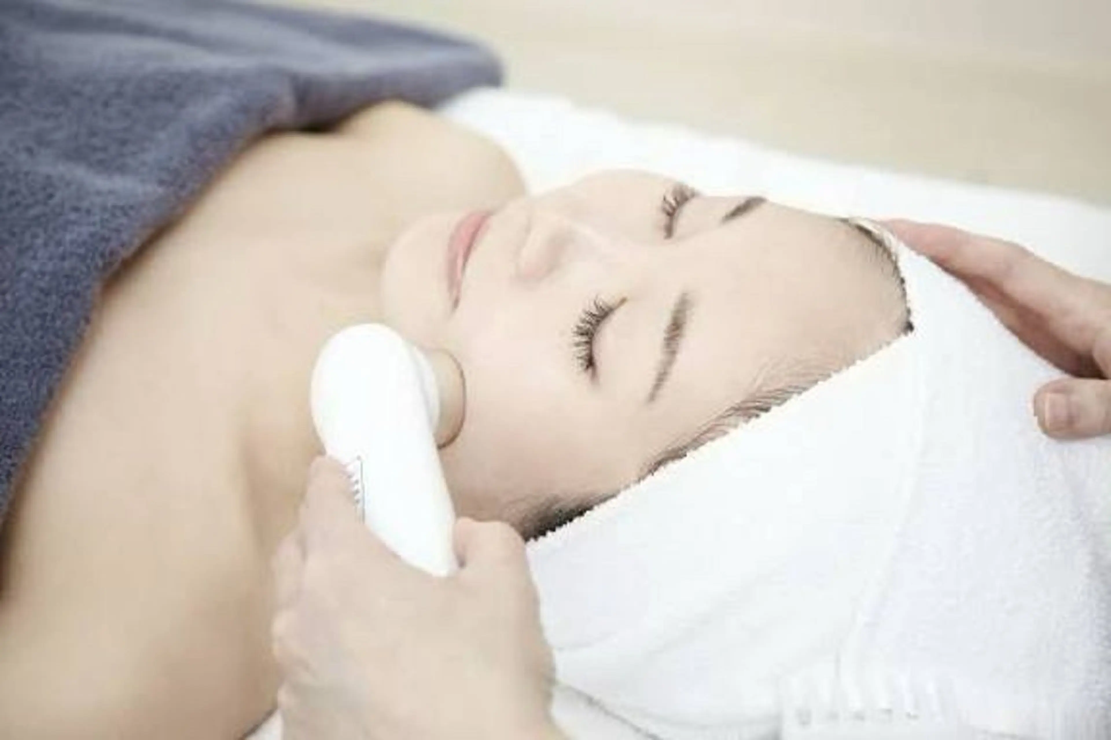 サーマナイフ&EMSフェイシャル(小顔、ニキビ跡、ハリ、美肌ケア)【26限定・残り1枠‼️】の写真