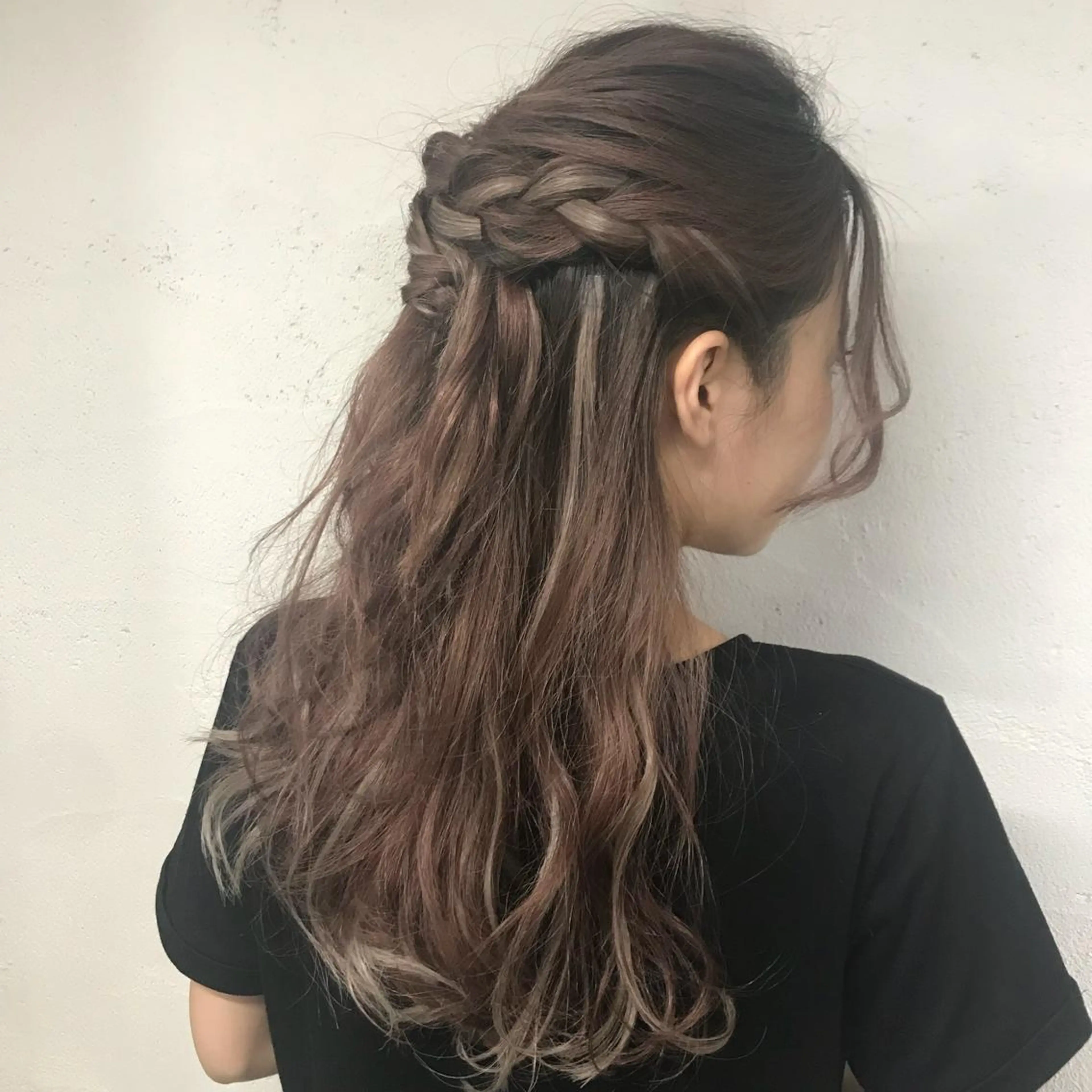 ロング オリーブ/アッシュ やわらか透明感カラーのヘアスタイル