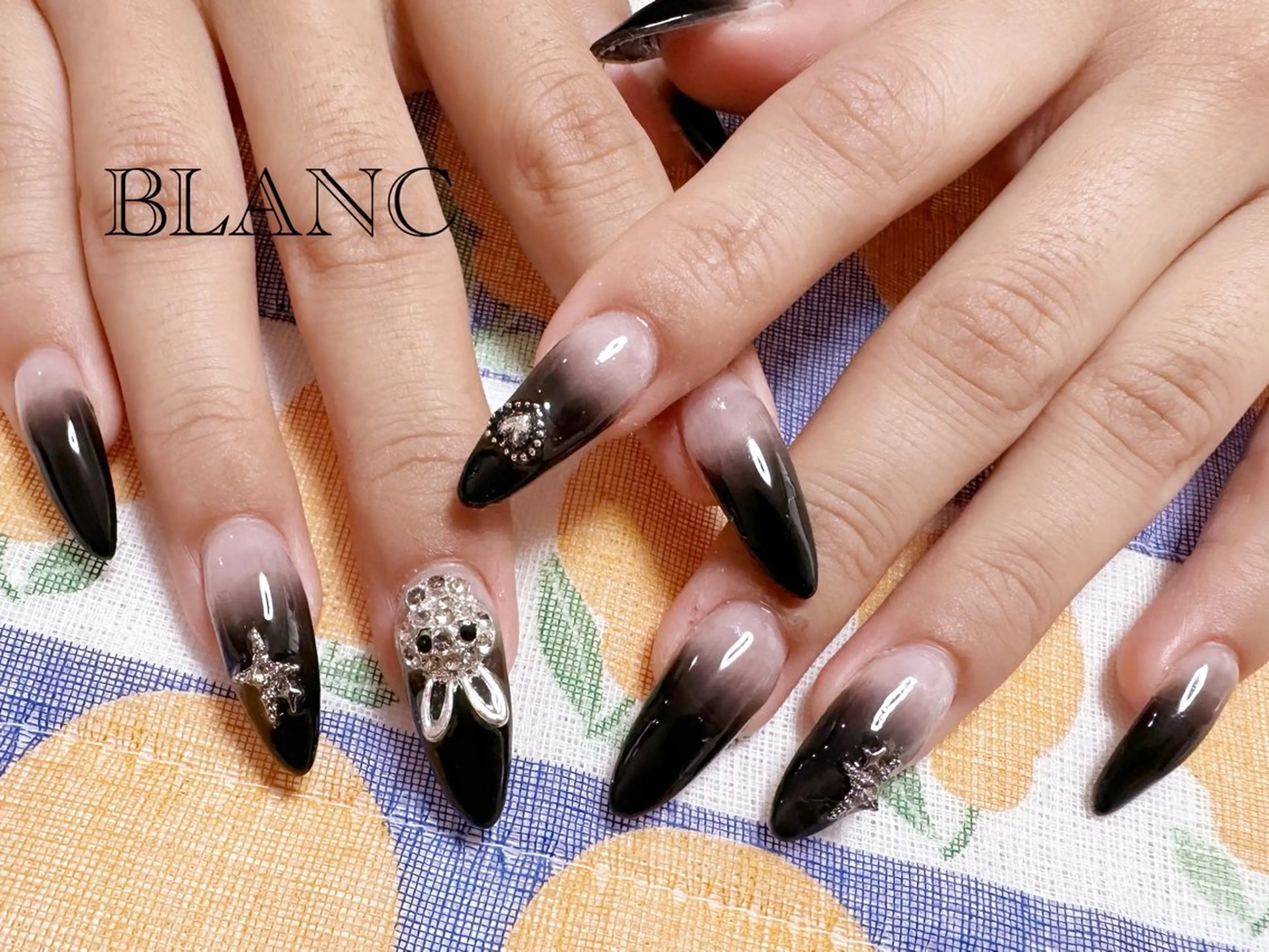 ネイル 長さ出し グラデーション 持ち込み ニュアンスネイル ワンカラーネイル BLANC （ブラン）のネイルデザイン