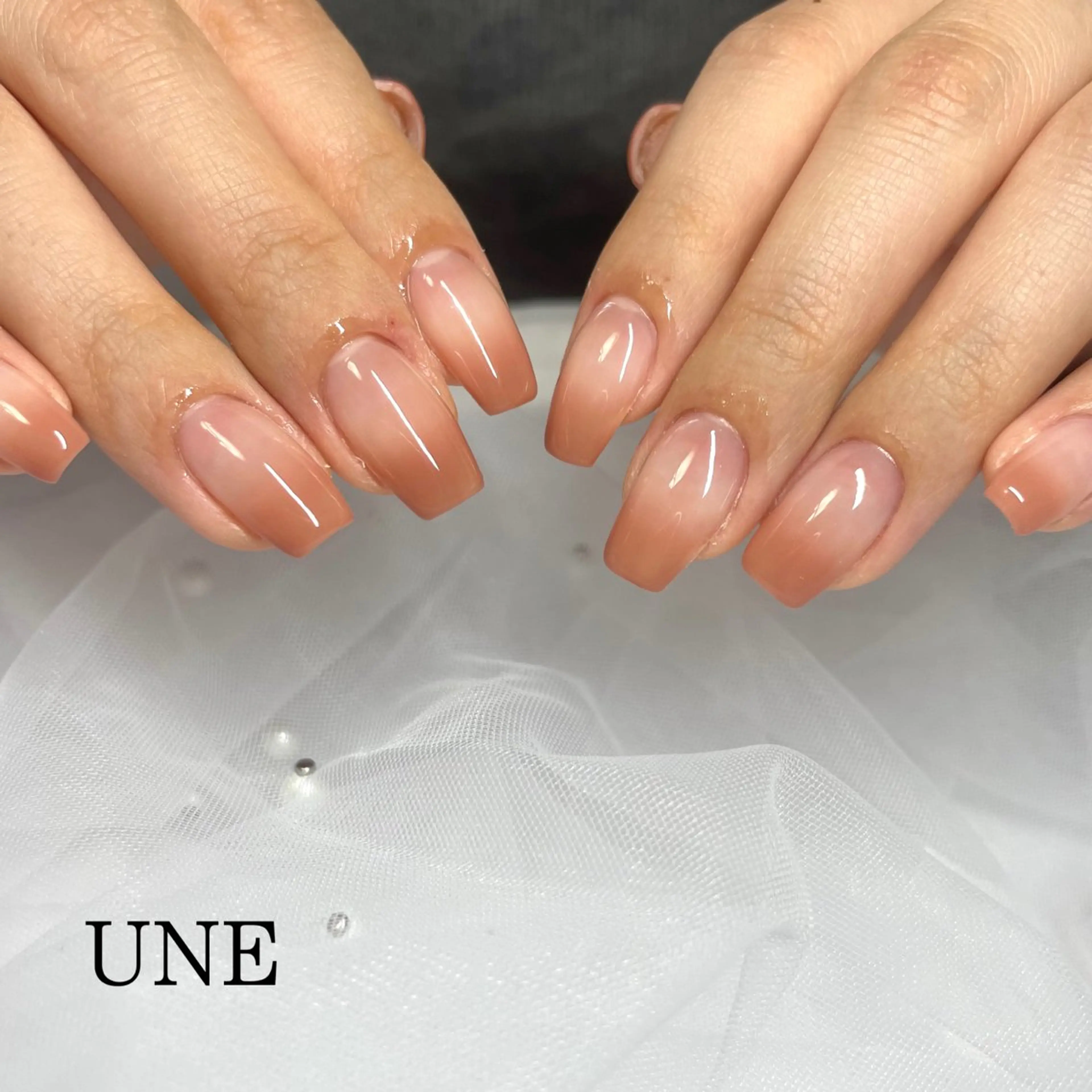 ミディアム オレンジブラウン UNE.【ユヌ】 Jr.NANAのネイルデザイン