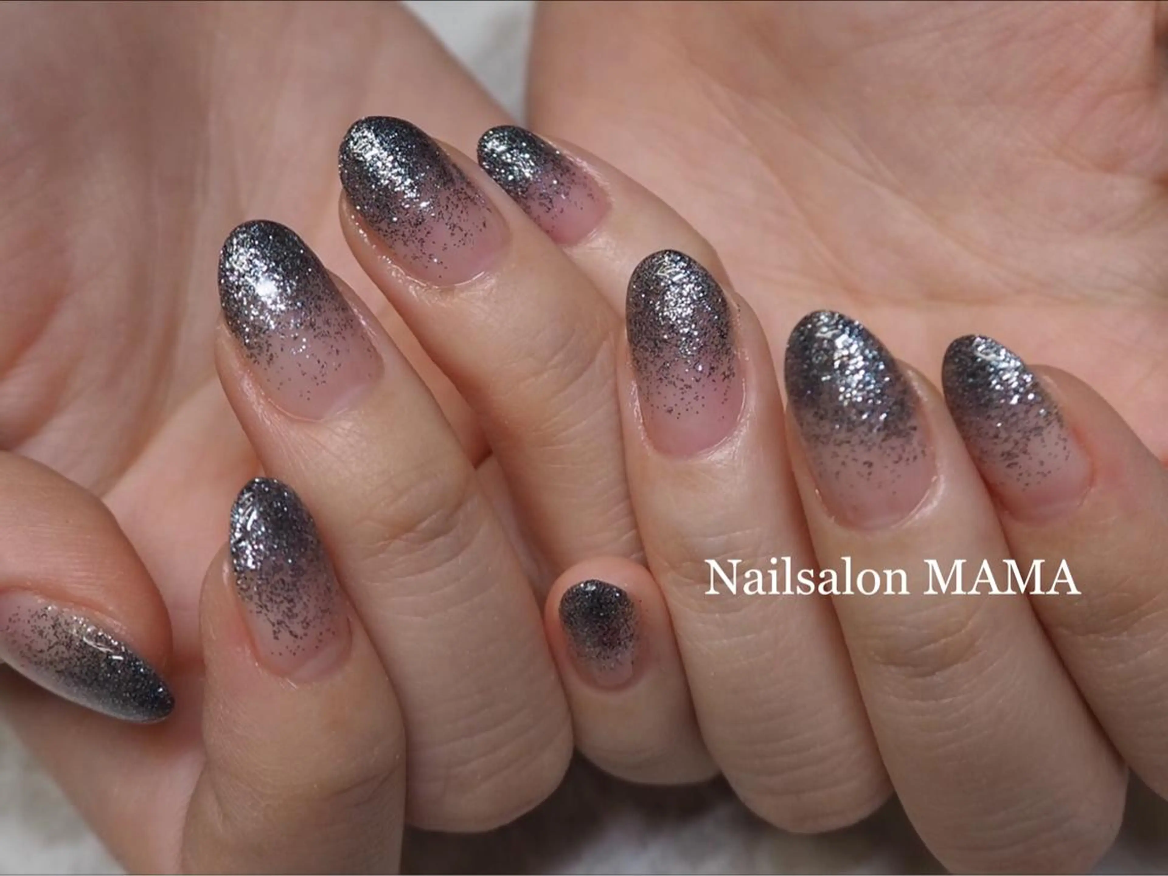 セミロング ネイル グラデーション MAMA +beautyのエステ・リラクイメージ