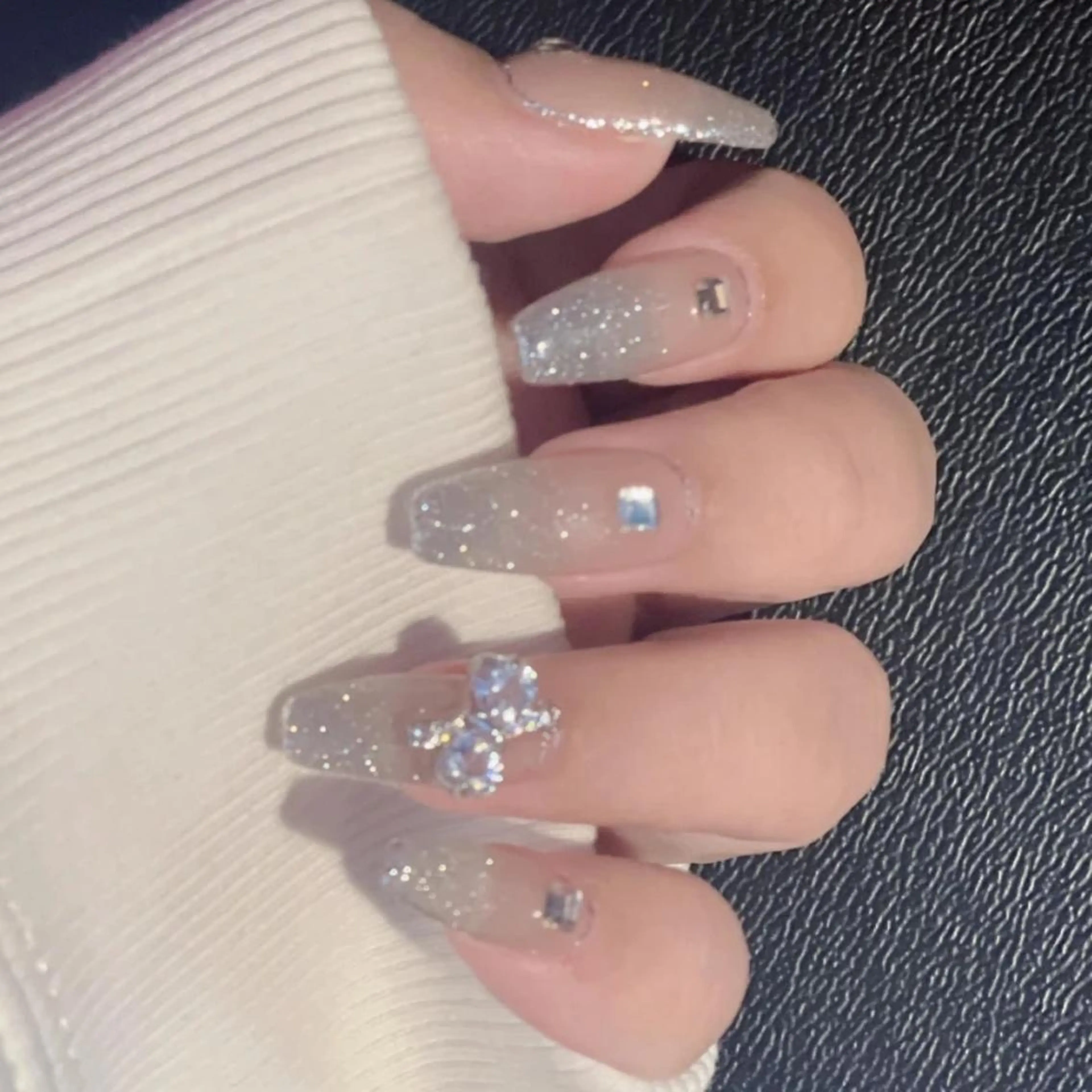 ミディアム ネイル ワンホンネイル ハンドネイル ネイリストゆか💅 長さだし、深爪矯正のネイルデザイン