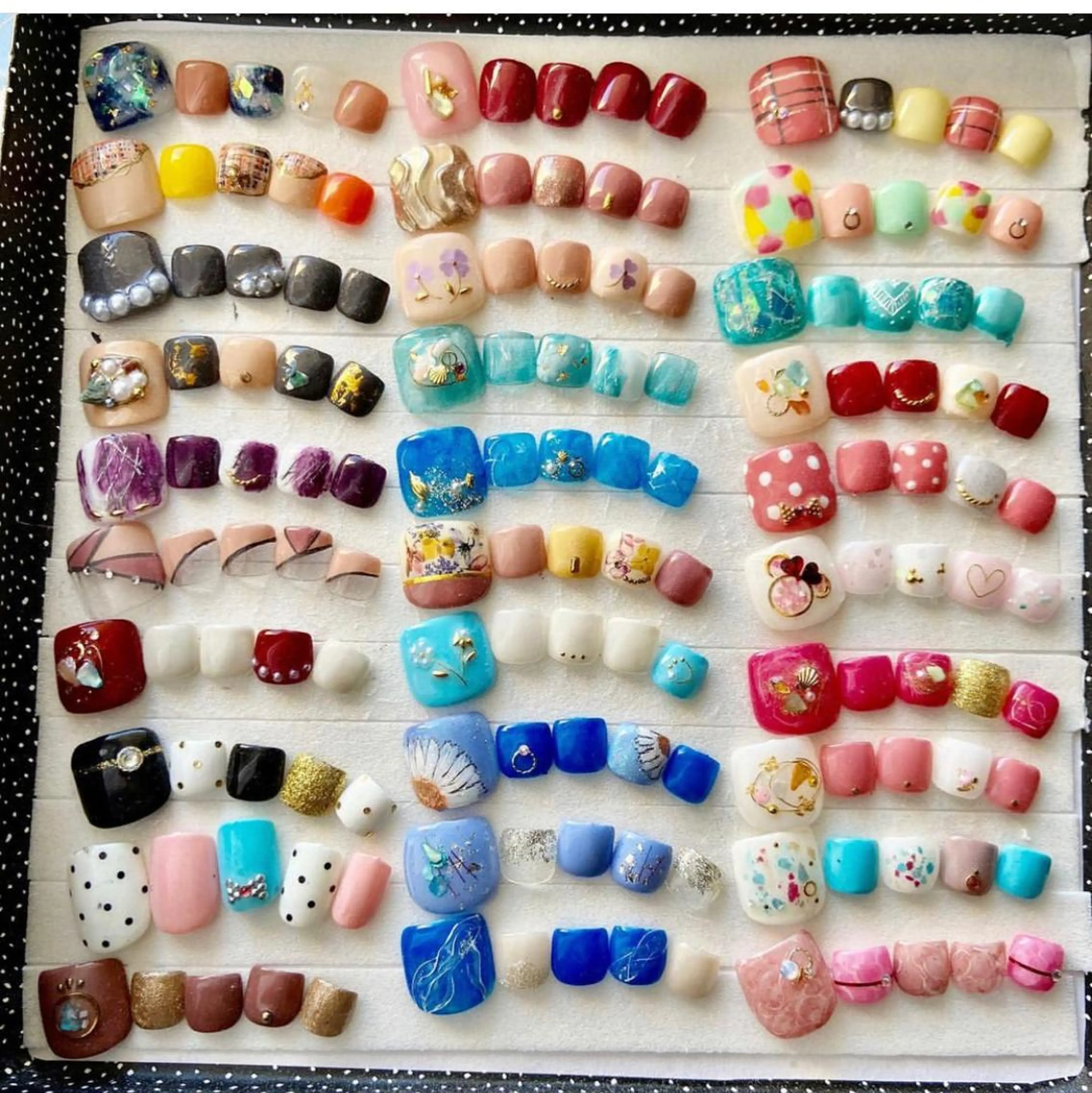 ネイル フットネイル NailandEye Lucaのネイルデザイン