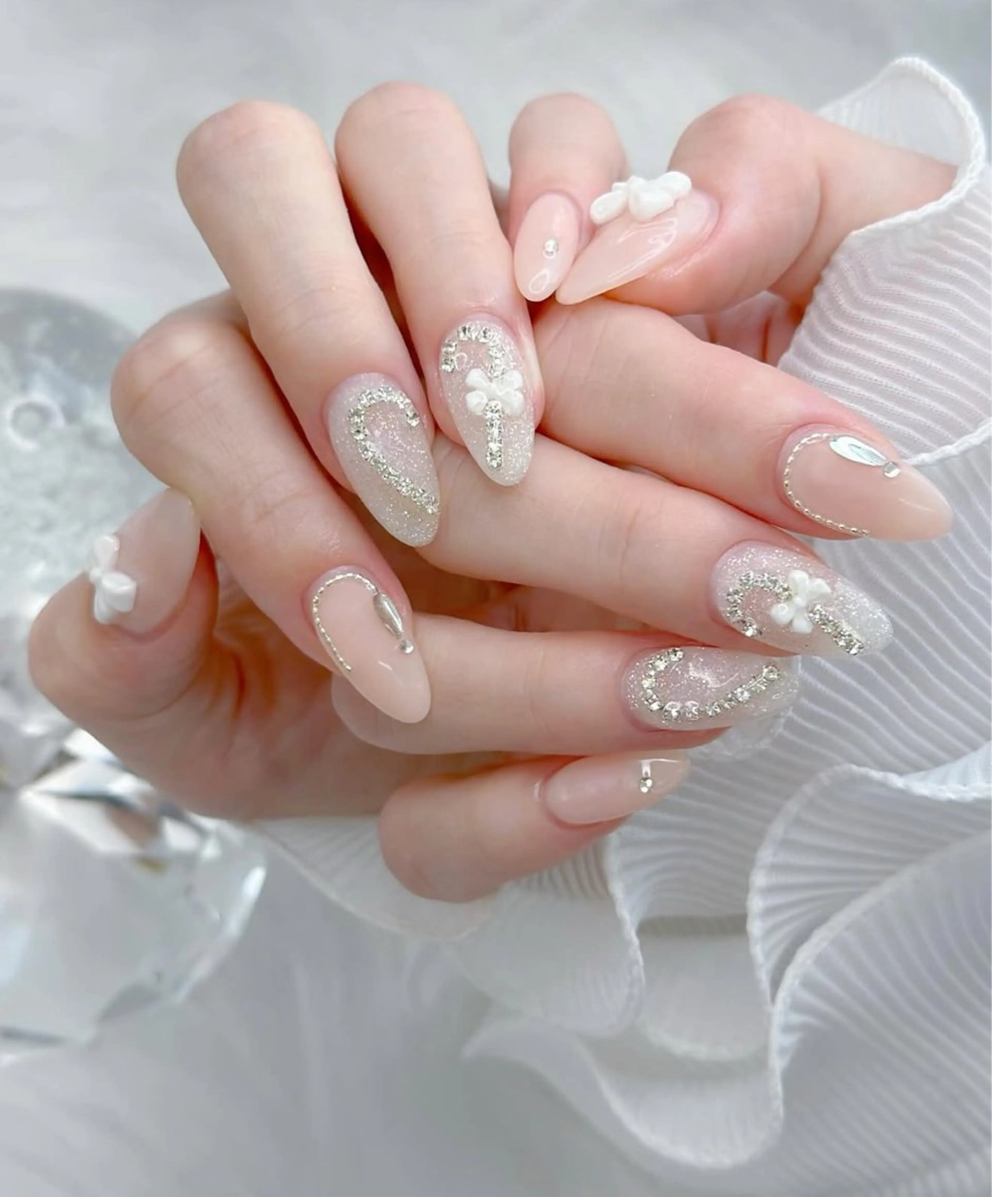 ネイル キラキラネイル マグネットネイル ぷっくりネイル 春ネイル ワンホンネイル ハンドネイル Lyna 池袋のネイルデザイン