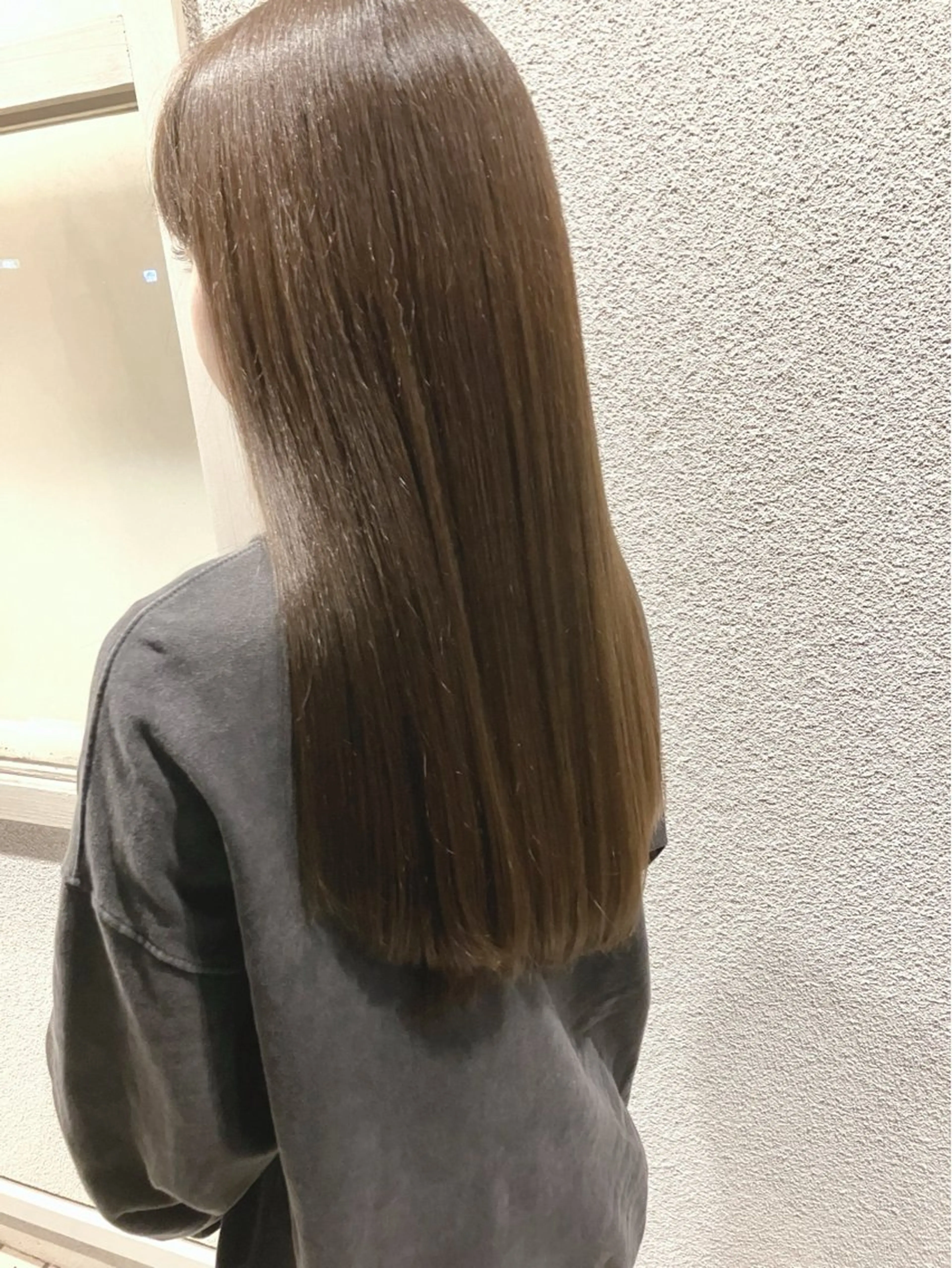 ロング レイヤーカット ローレイヤー adorableはなみずき店所属・唯一無二の曲がる 縮毛矯正 小林のヘアスタイル
