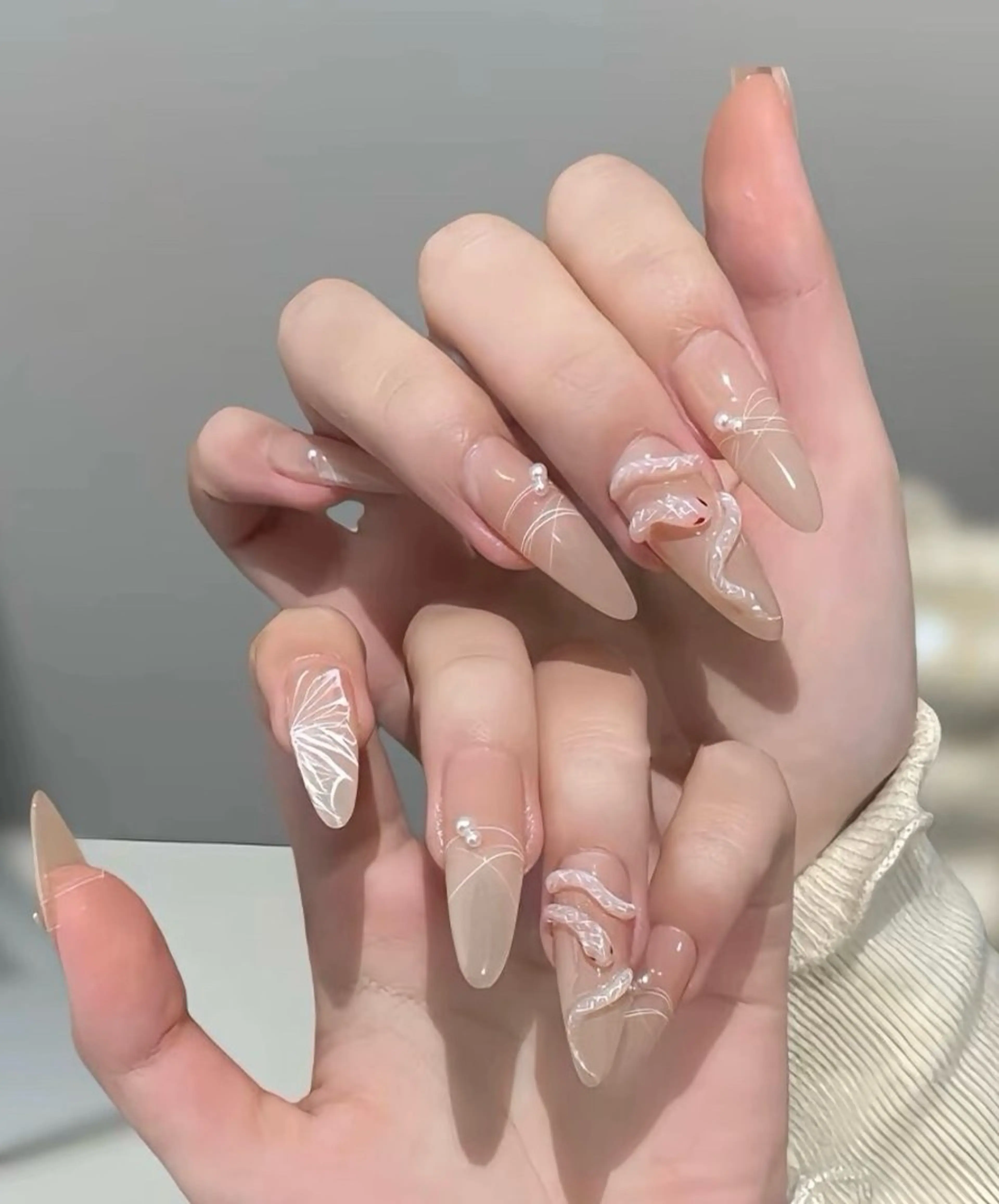 ネイル チークネイル 長さ出し フラワーネイル フレンチネイル ガーリー sun nail池袋 モデル募集のネイルデザイン