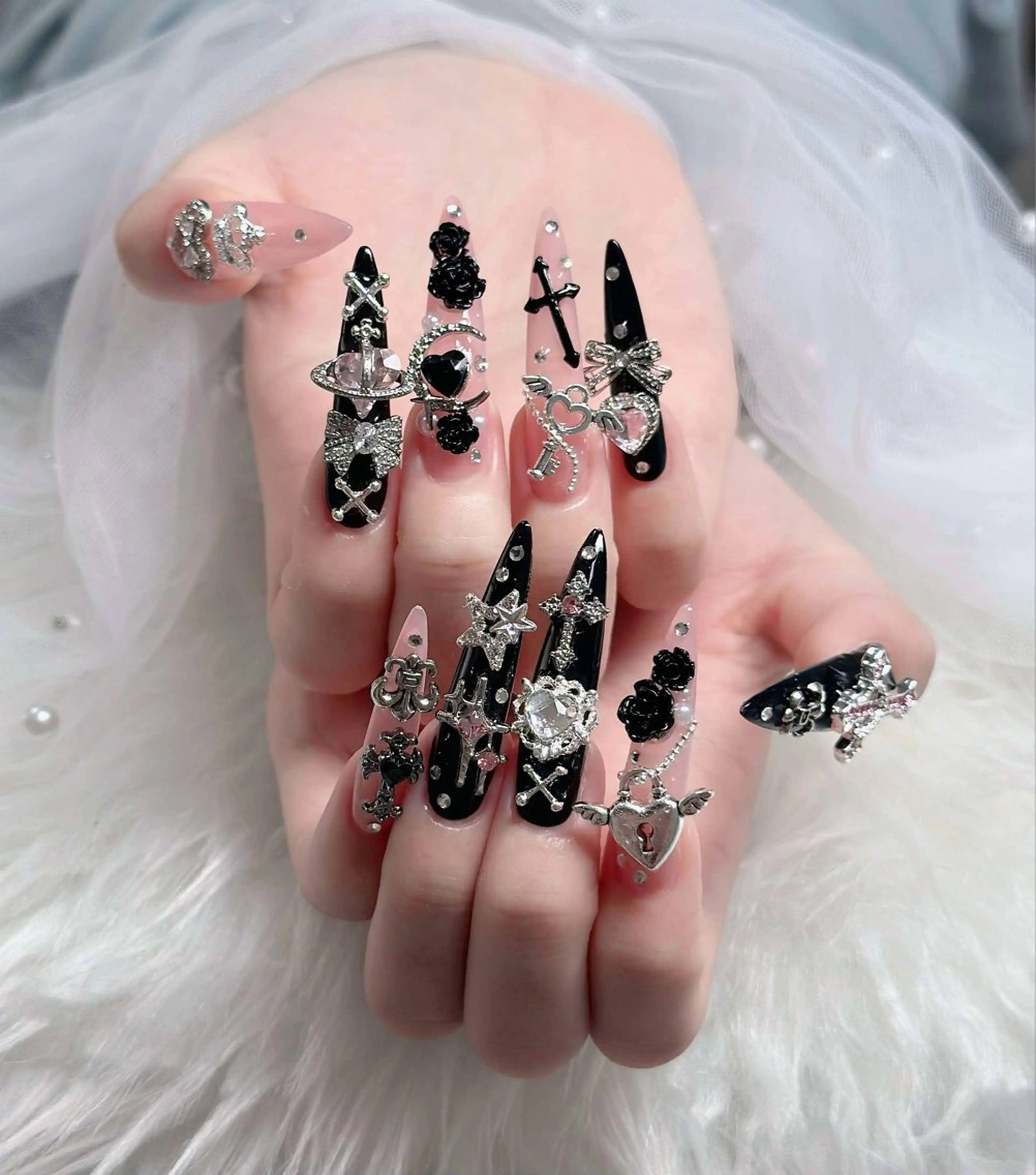 ネイル フレンチネイル ジェルネイル ガラスフレンチ ハロウィン ハート ハンドネイル H.baby Nail Salonのネイルデザイン