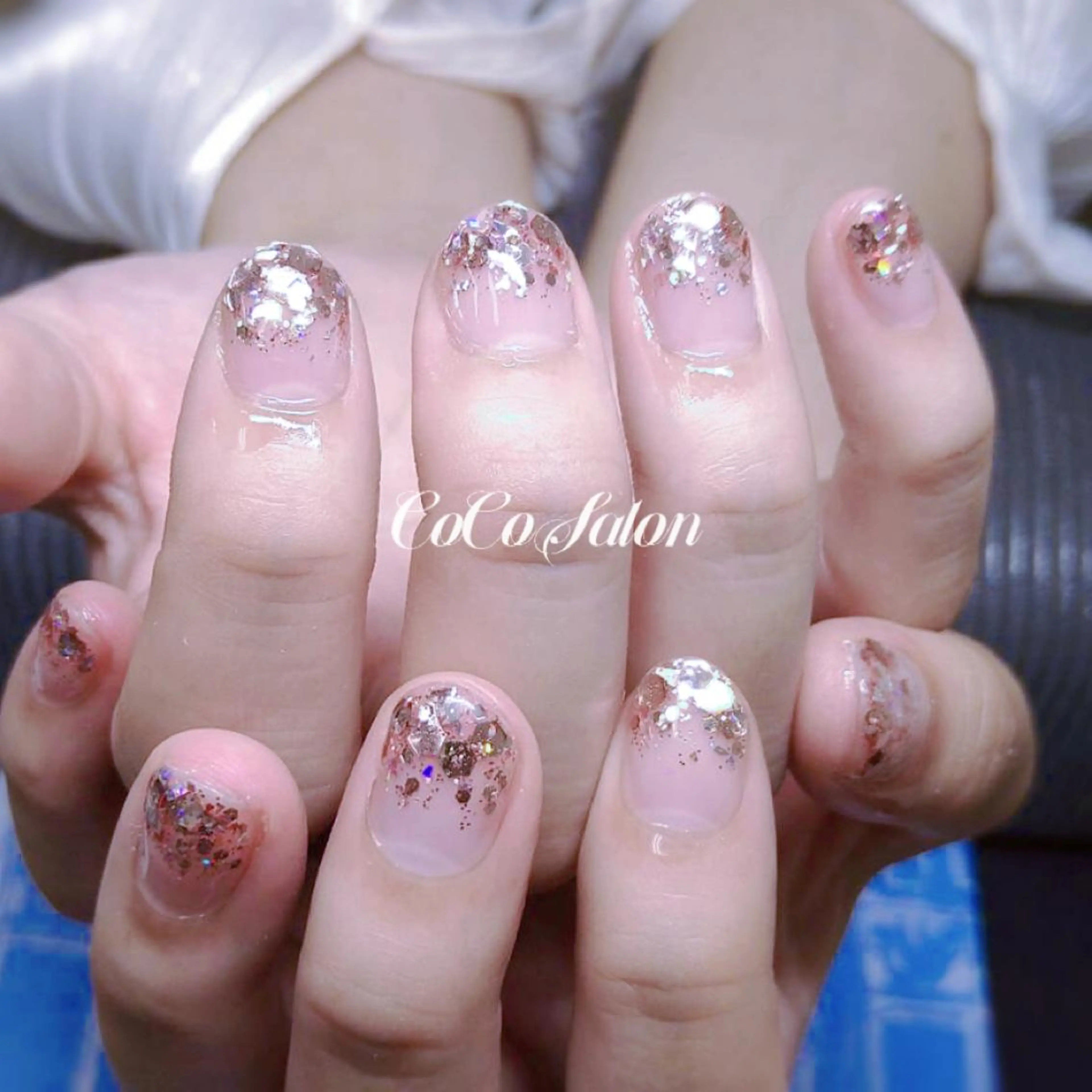 ネイル 長さ出し ジェルネイル ゴールド グラデーション ホログラムネイル CoCoSalon ネイル/まつ毛予約のネイルデザイン