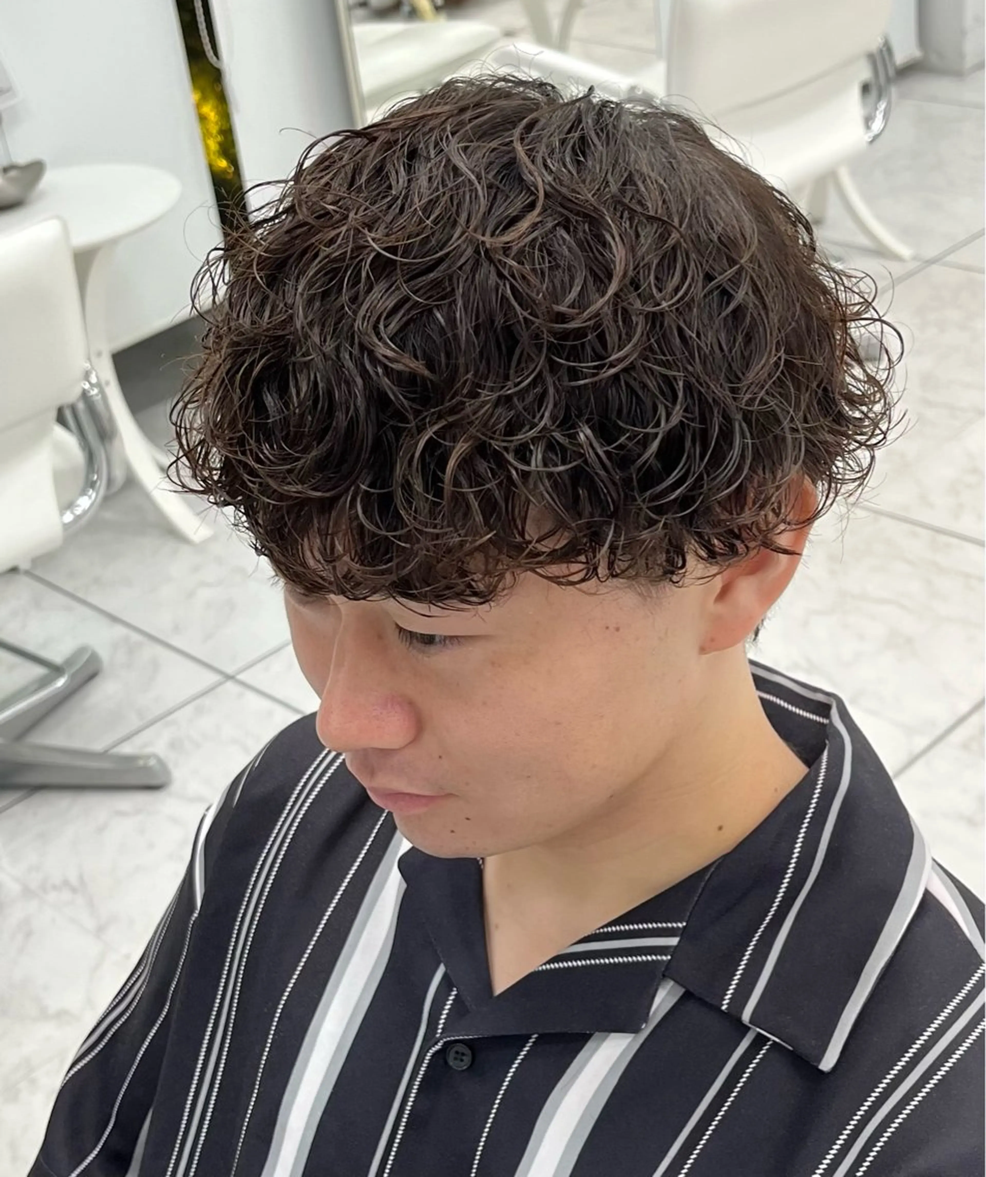 ショート カラー パーマ メンズ メンズパーマ 波巻きパーマ スパイラルパーマ Ace men's salon 岡崎店所属・水谷 璃温のヘアスタイル