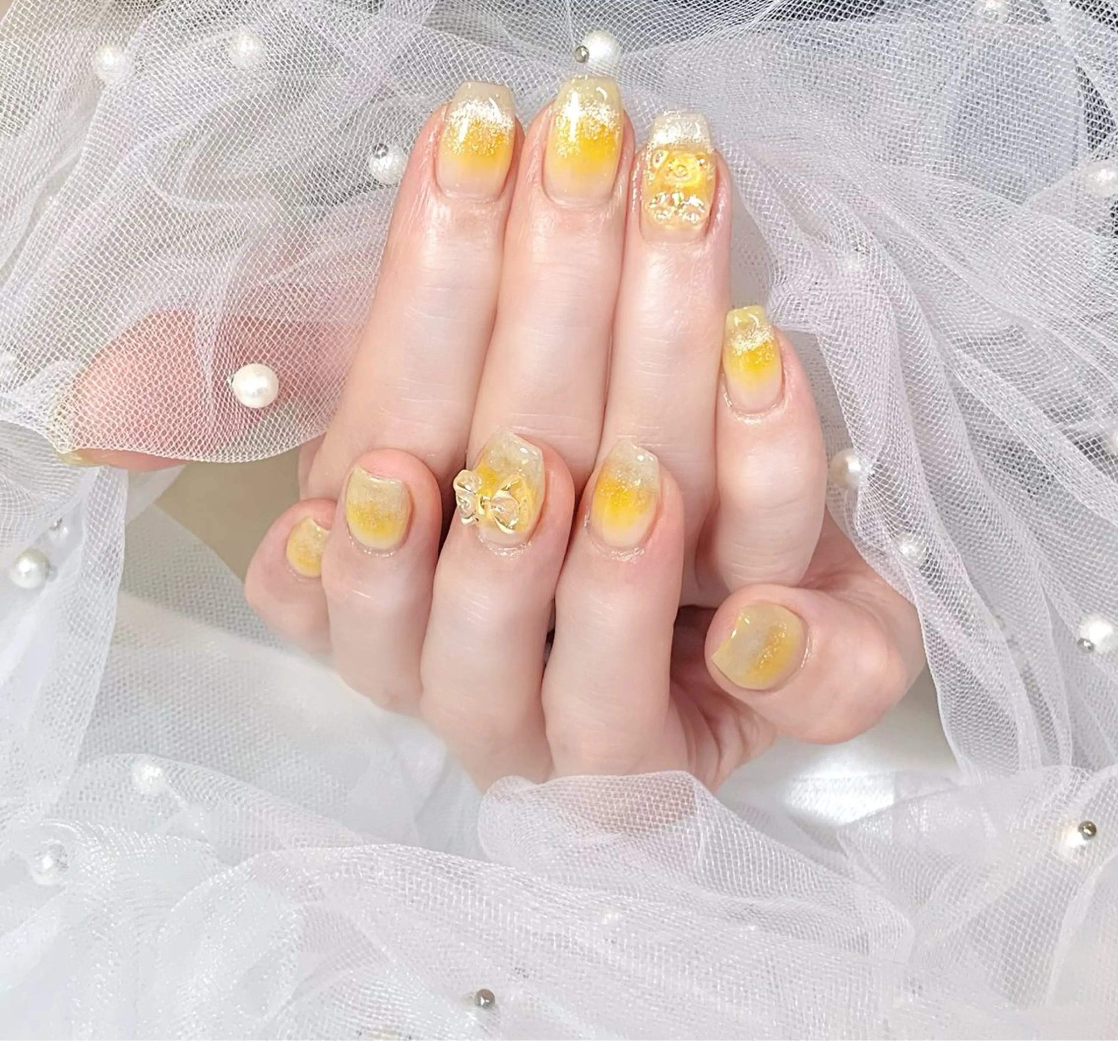 ネイル チークネイル 韓国ネイル マグネットネイル 春ネイル 黄色 Chat　noir所属・【chatnoir】 MIYUのネイルデザイン