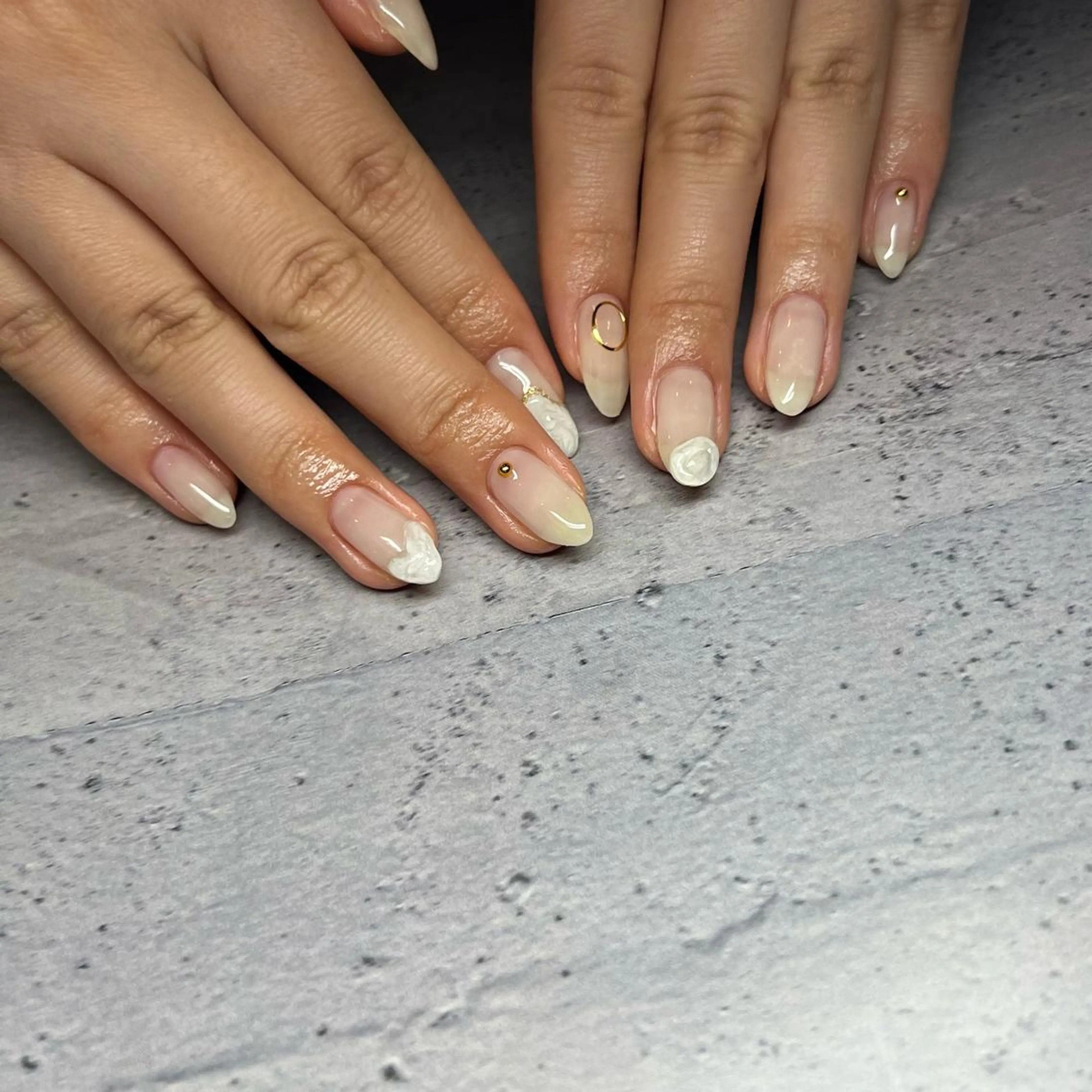 ネイル ホワイト ハンドネイル 𝐫𝐚𝐢 𝐧𝐚𝐢𝐥のネイルデザイン