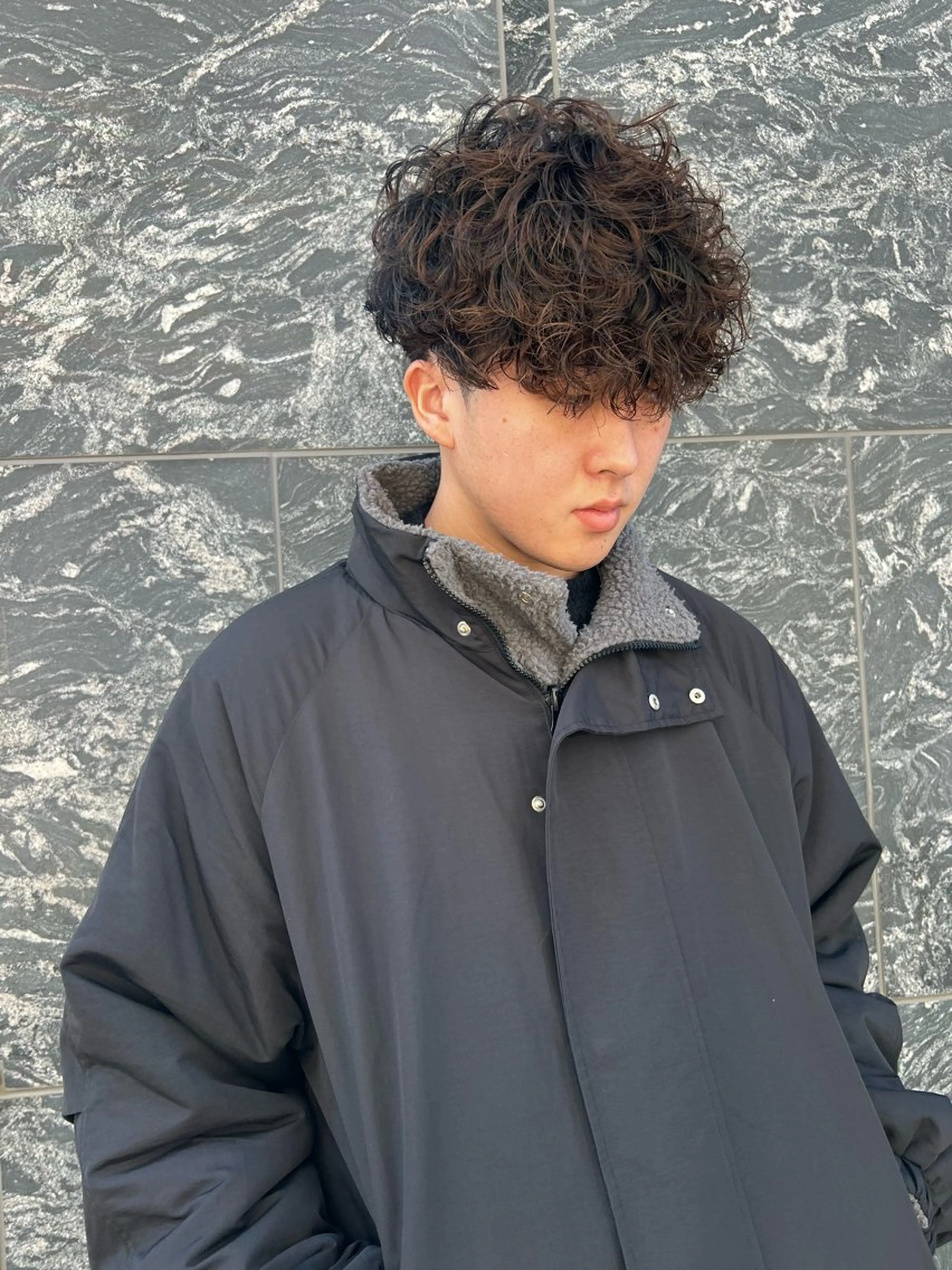 ショート カラー パーマ メンズ メンズブリーチ メンズパーマ ブリーチ カット パーマ トリートメント 樋野 亮のヘアスタイル