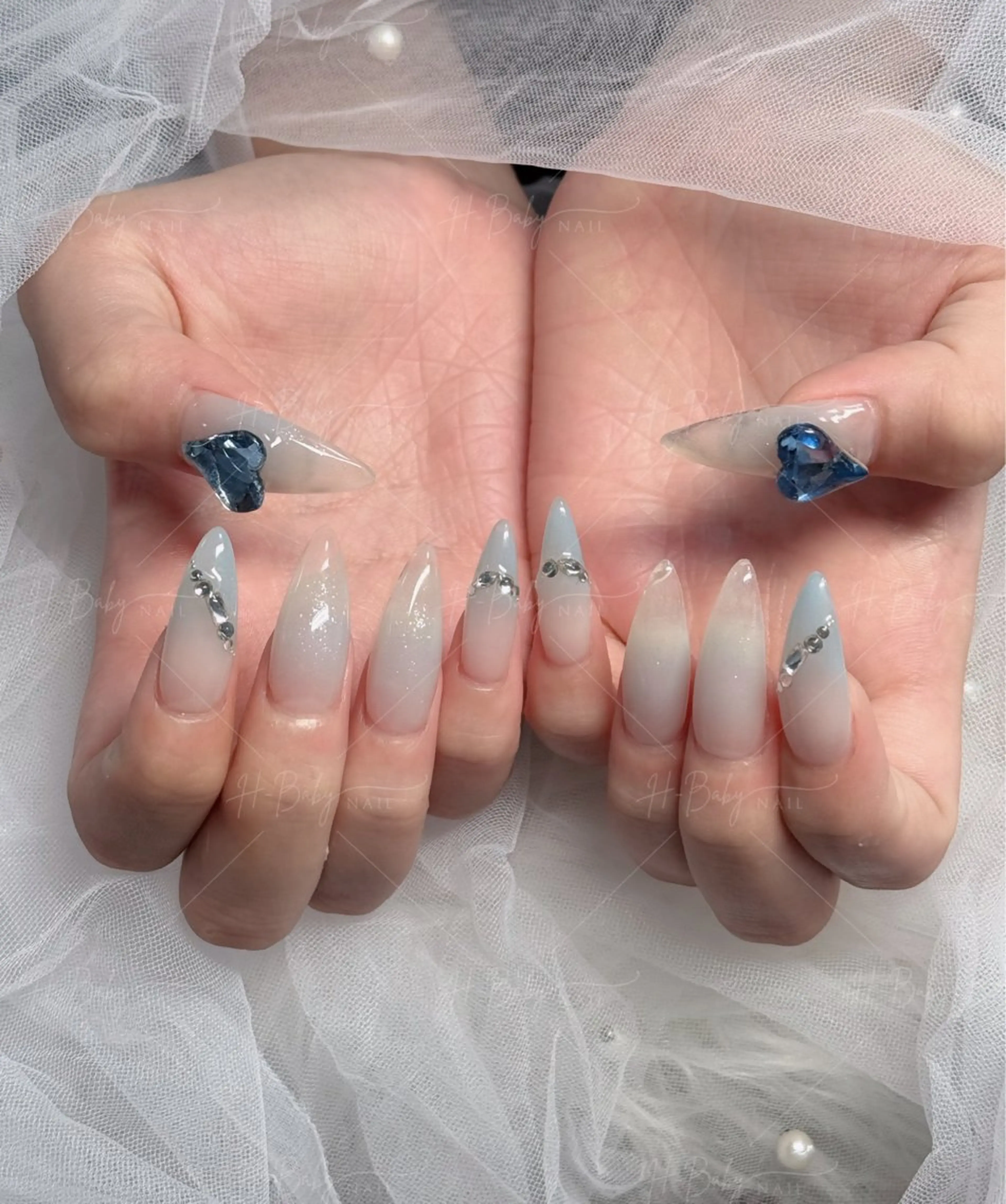 ネイル オーロラネイル フレンチネイル ジェルネイル ハロウィン キラキラネイル ハンドネイル H.baby Nail Salonのネイルデザイン