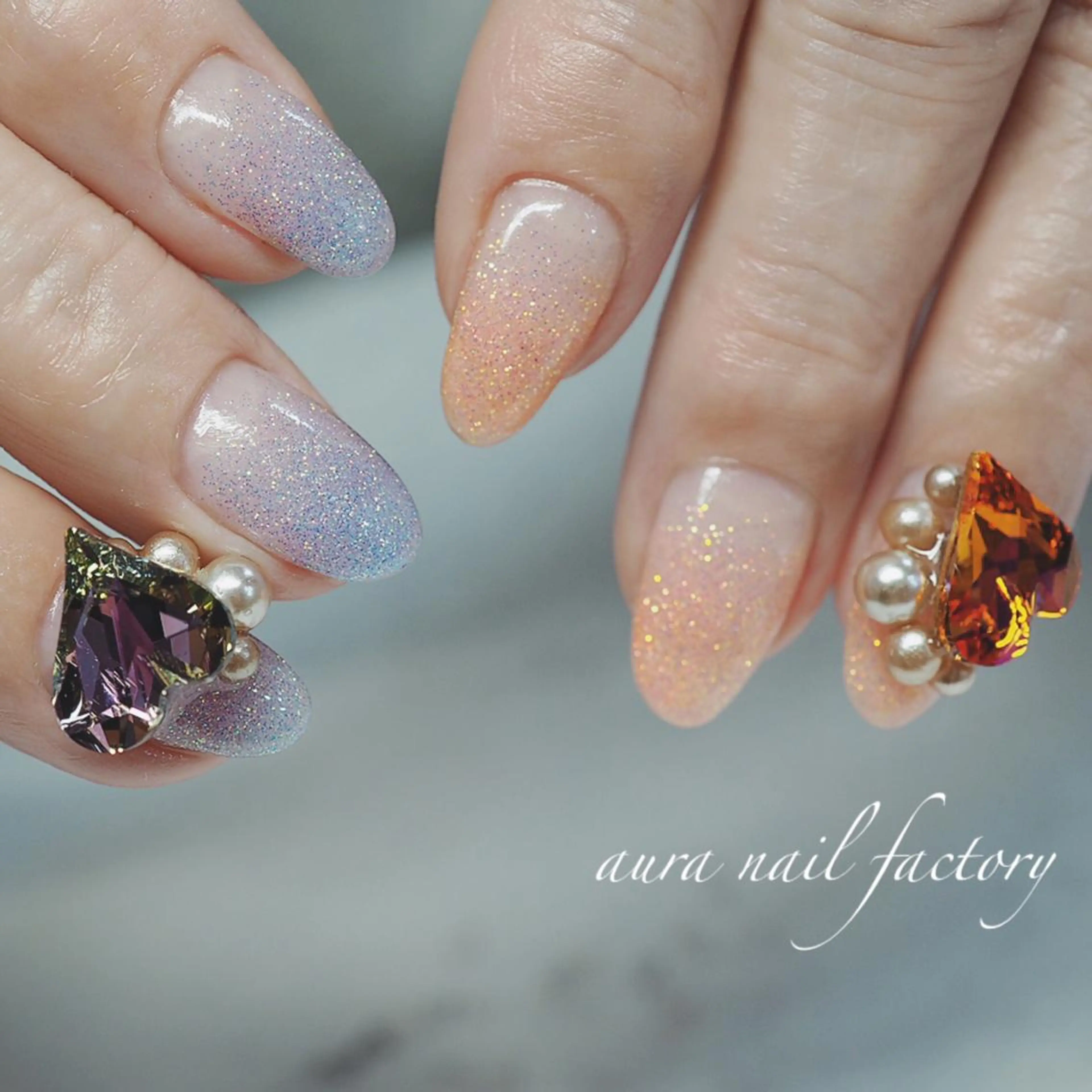 ショート カラー ネイル ハート 赤色 赤羽　アウラ ネイルファクトリーのネイルデザイン