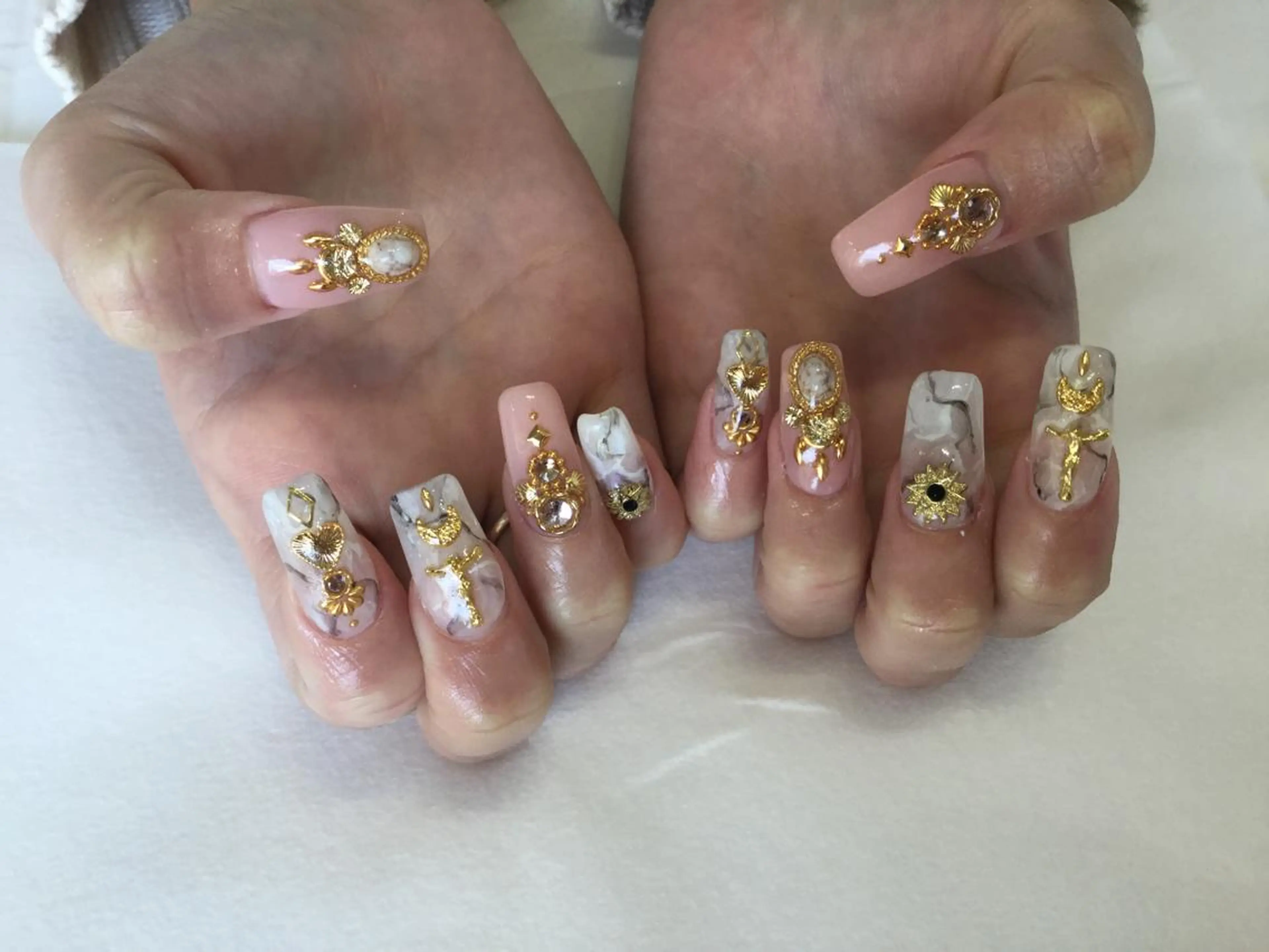 ネイル ハンドネイル 💎🐰 saki. m 🐰💎のネイルデザイン