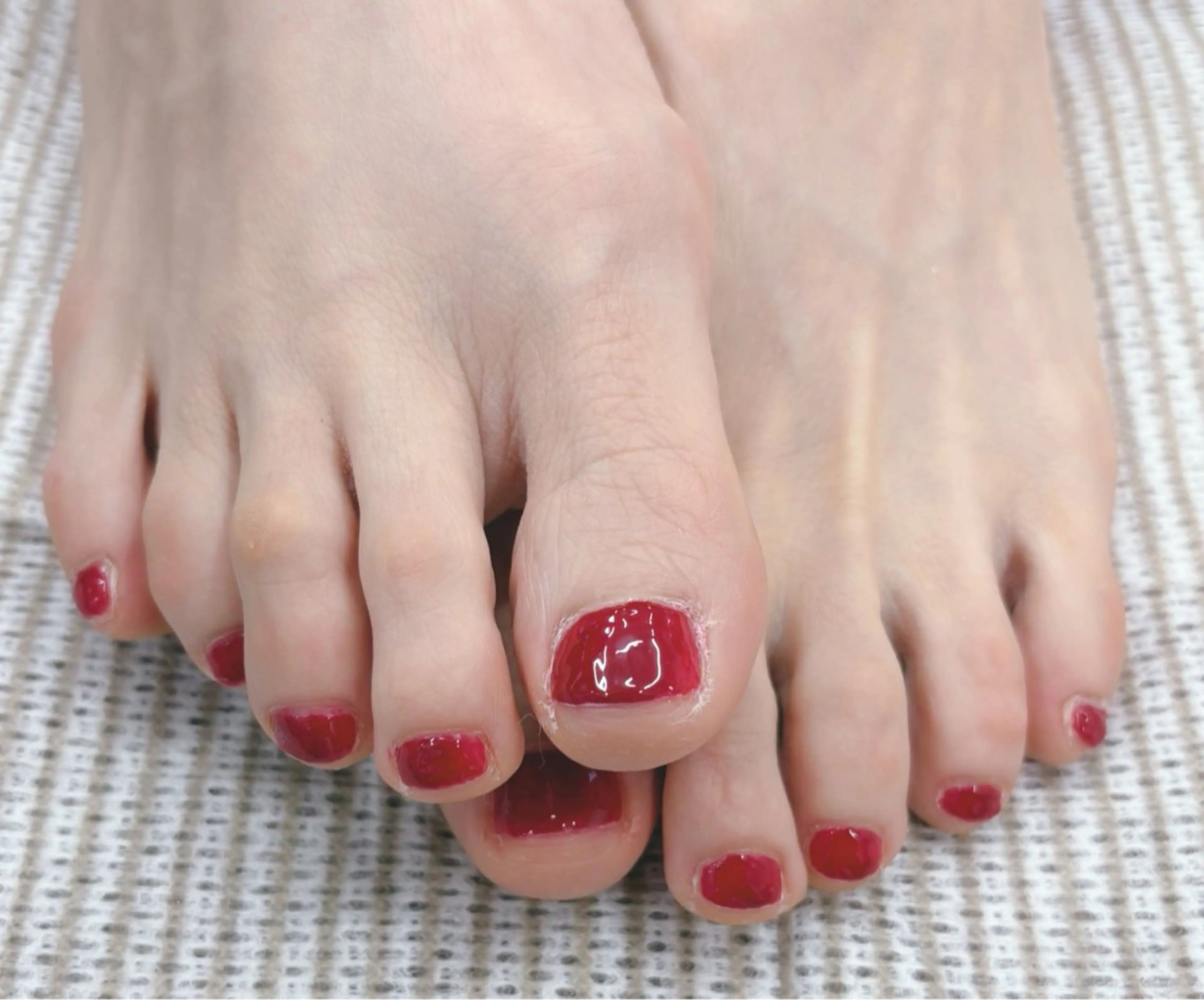 ネイル フットネイル ワンカラーネイル 赤色 宮嶋 邦佳のネイルデザイン