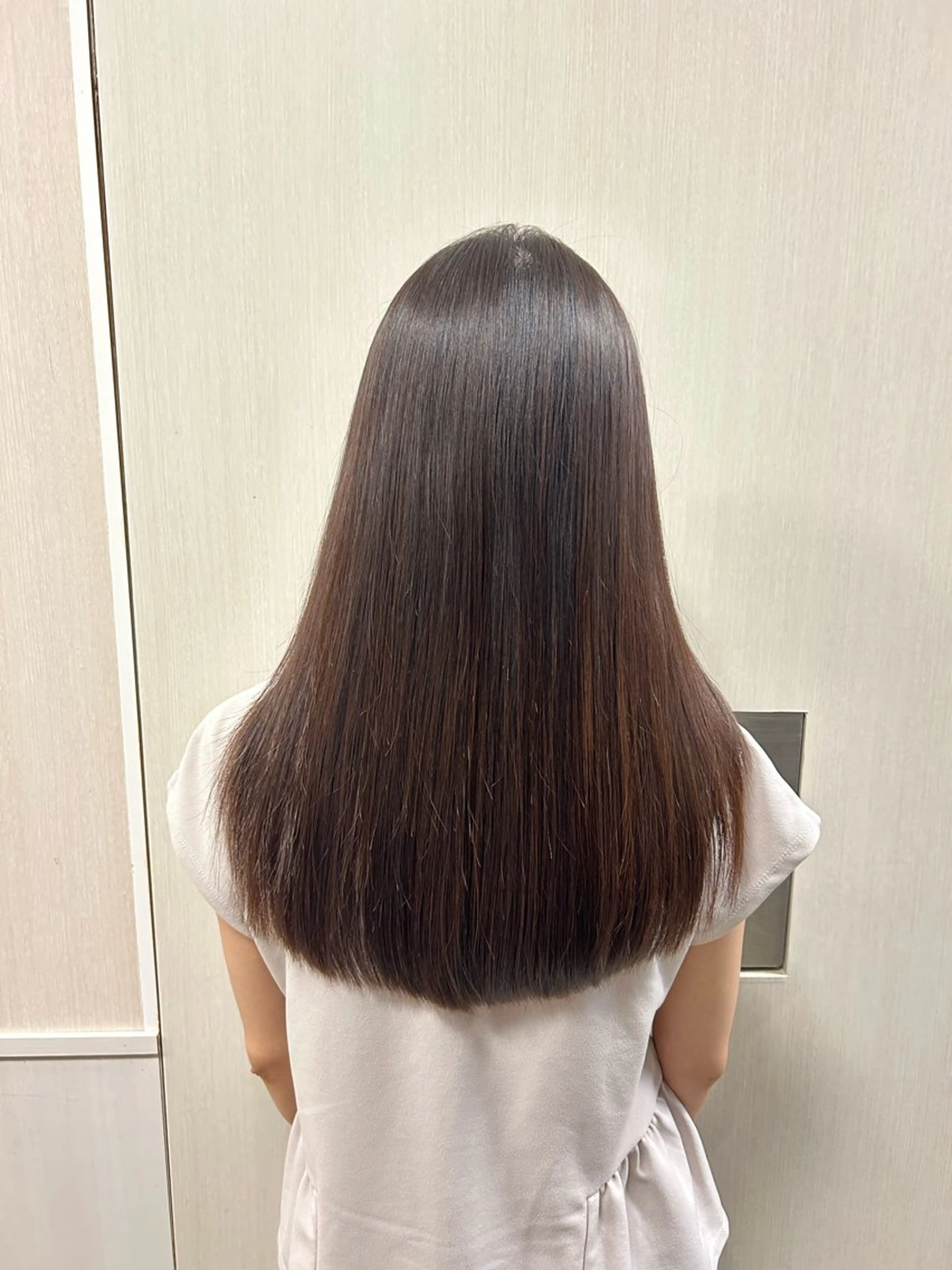 肩下ロングのカットモデルの写真