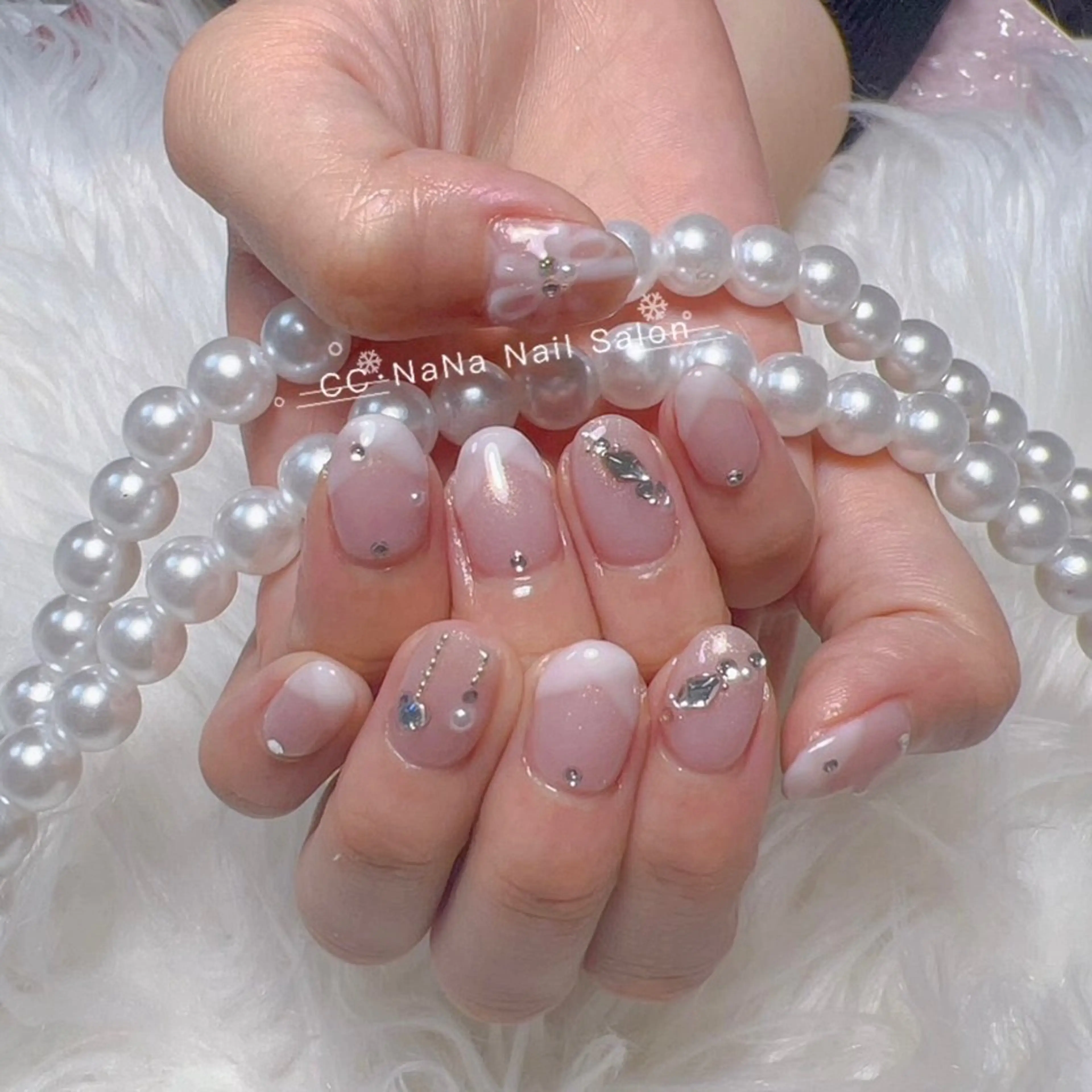 ネイル チークネイル フラッシュネイル ハート キラキラネイル 韓国ネイル ハンドネイル CC NaNa ワンホンネイル🌙Nのネイルデザイン