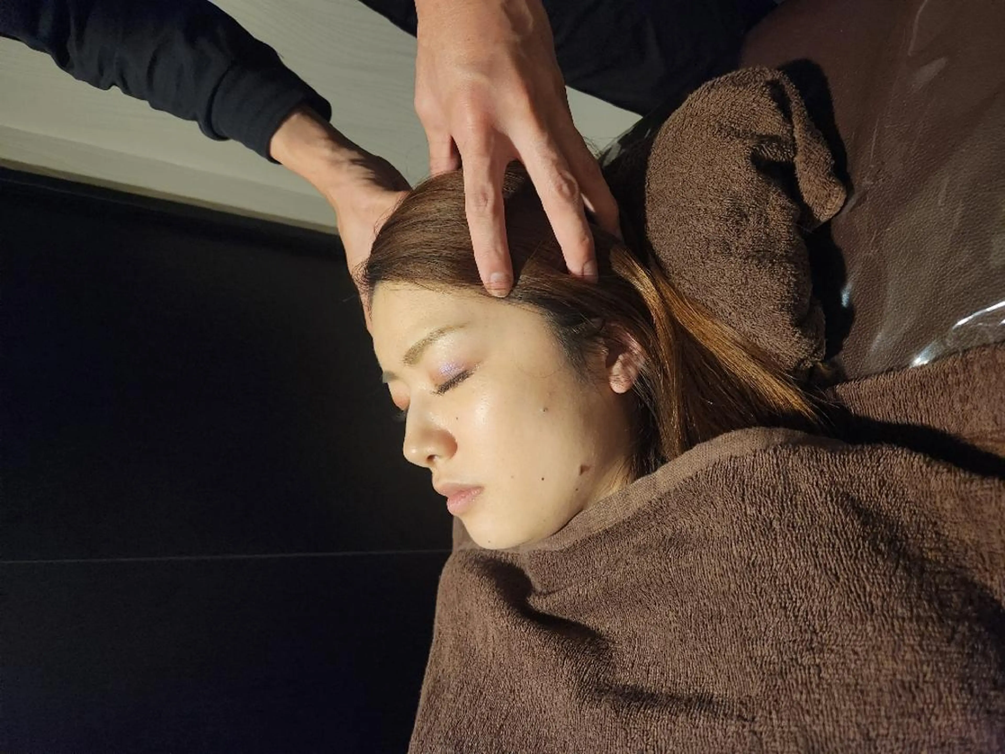 眼精疲労・ガチガチ肩こりに！ドライヘッドスパ(20分)+全身揉みほぐし(60分)セットの写真