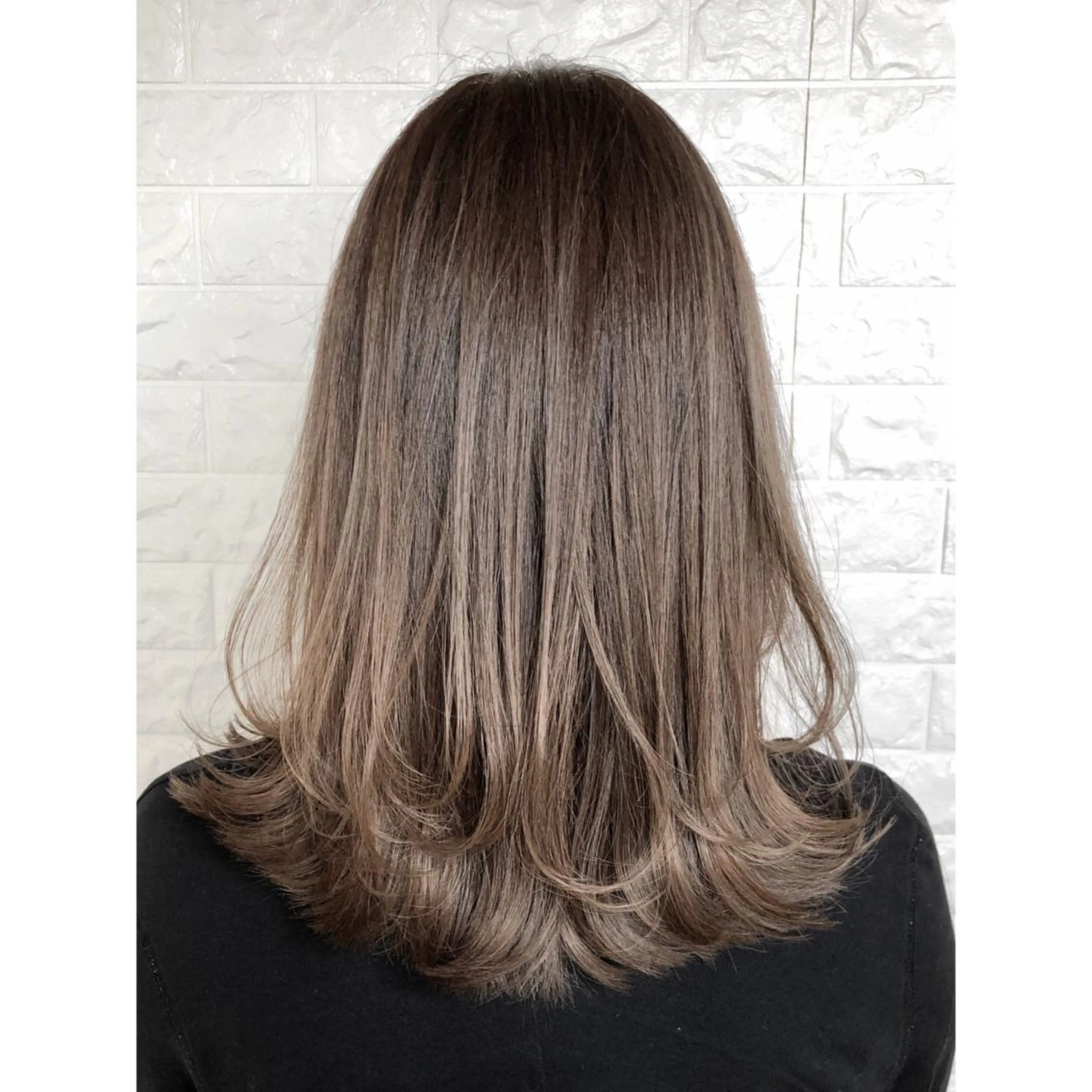 ミディアム カラー グレージュ ハイライトカラー ハイライト KIZU 髪質改善 オカルト怪談のヘアスタイル