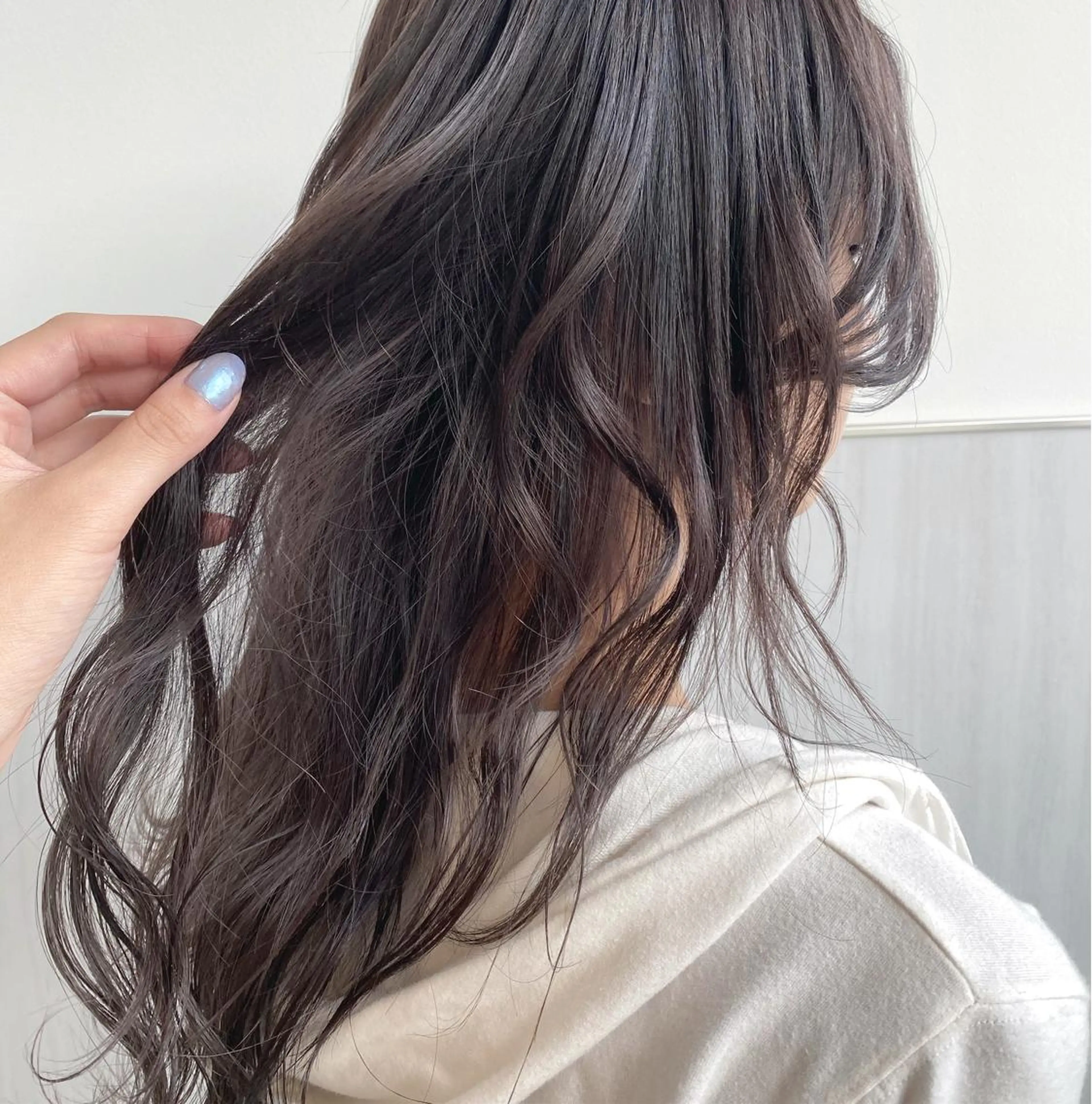 ロング カラー グレージュ ラベンダーカラー ラベンダーグレージュ ラベンダーグレー ナツミ/透明感カラー /酸性ストレートのヘアスタイル