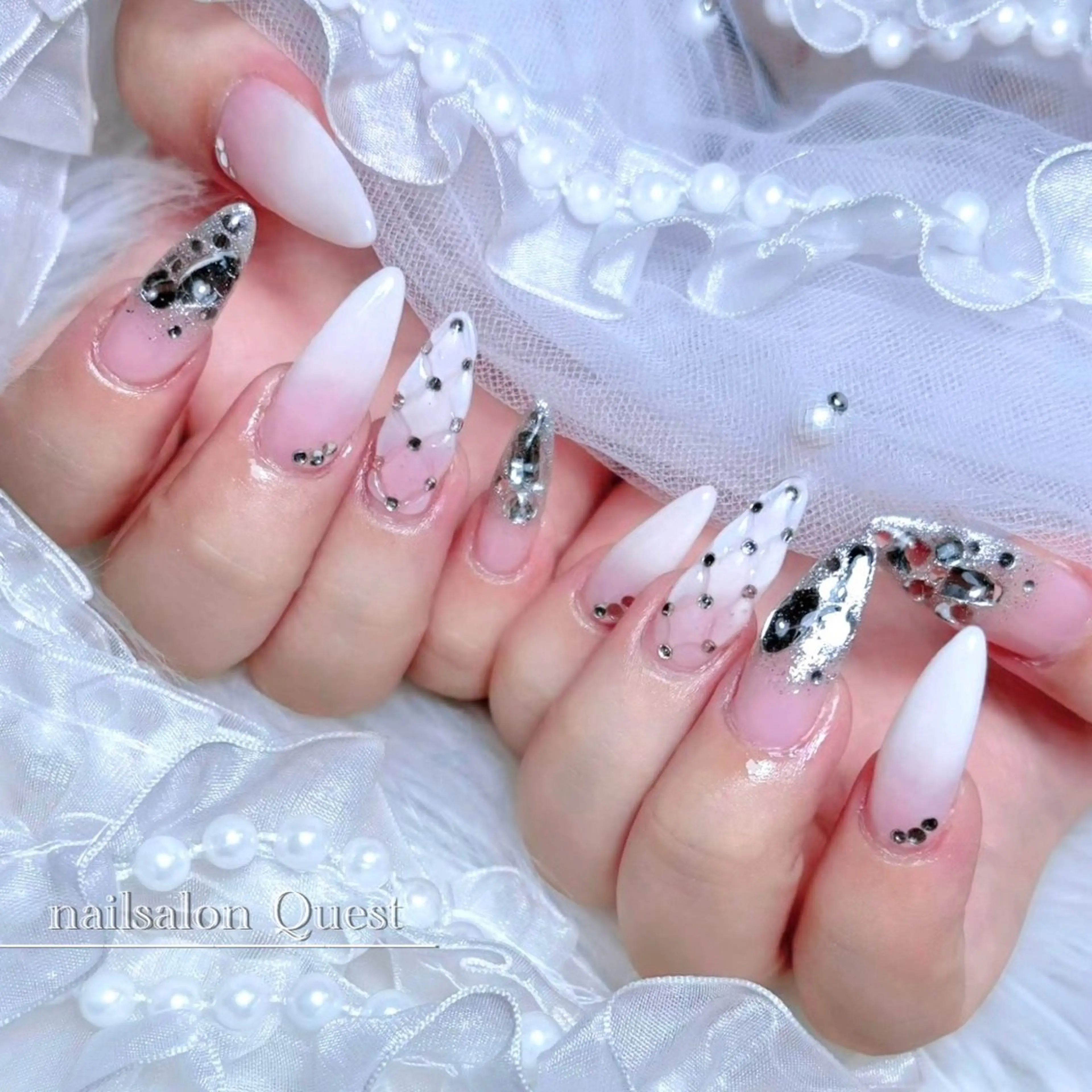 ネイル ゴージャス キラキラネイル ハンドネイル nailsalon Questのネイルデザイン