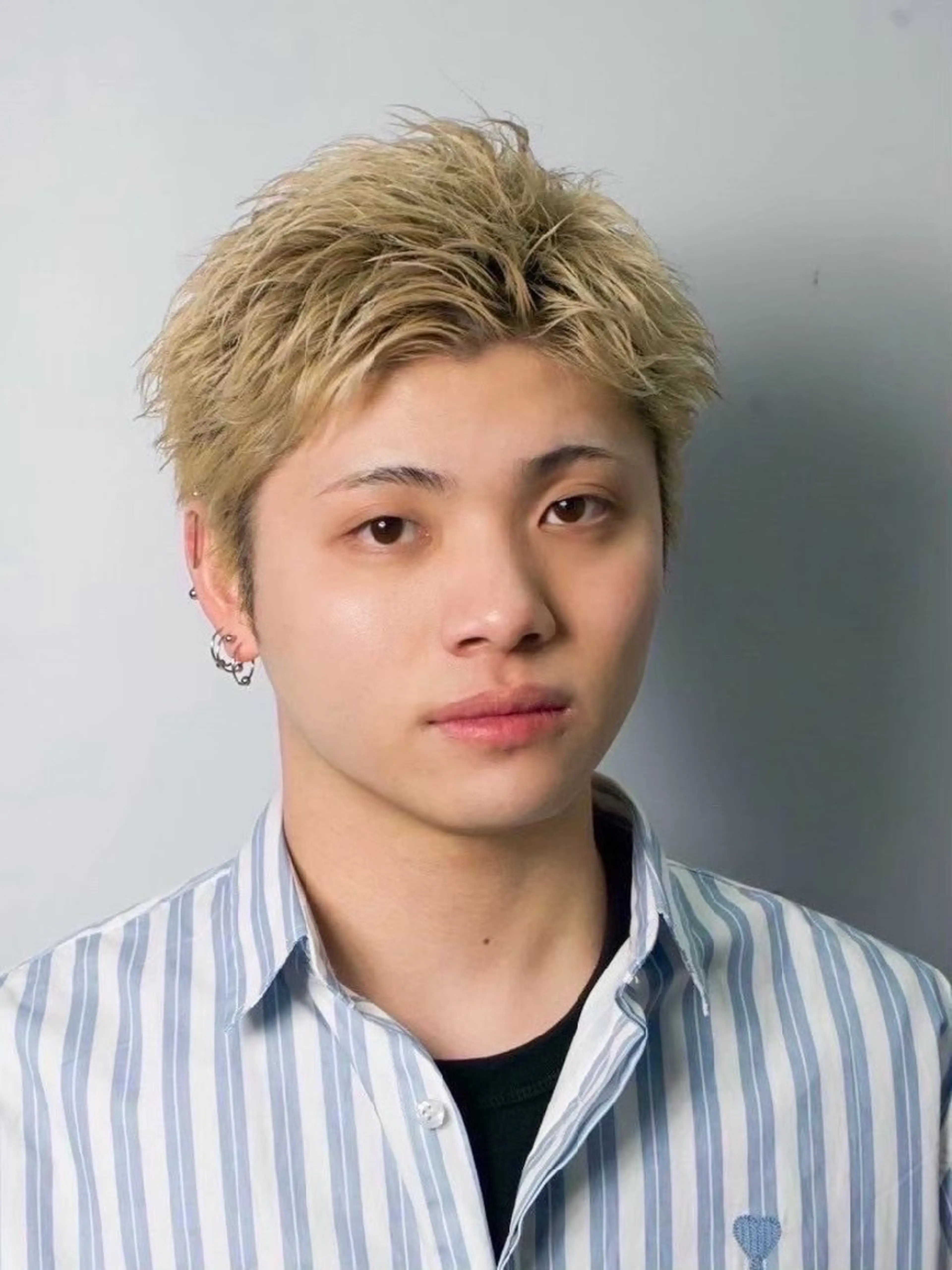 カラー ショート メンズ フェードカット メンズハイトーン メンズパーマ スパイキーショート ハイトーンカラー ヒロ銀座　並木新橋店所属・ヨシダ リノのヘアスタイル