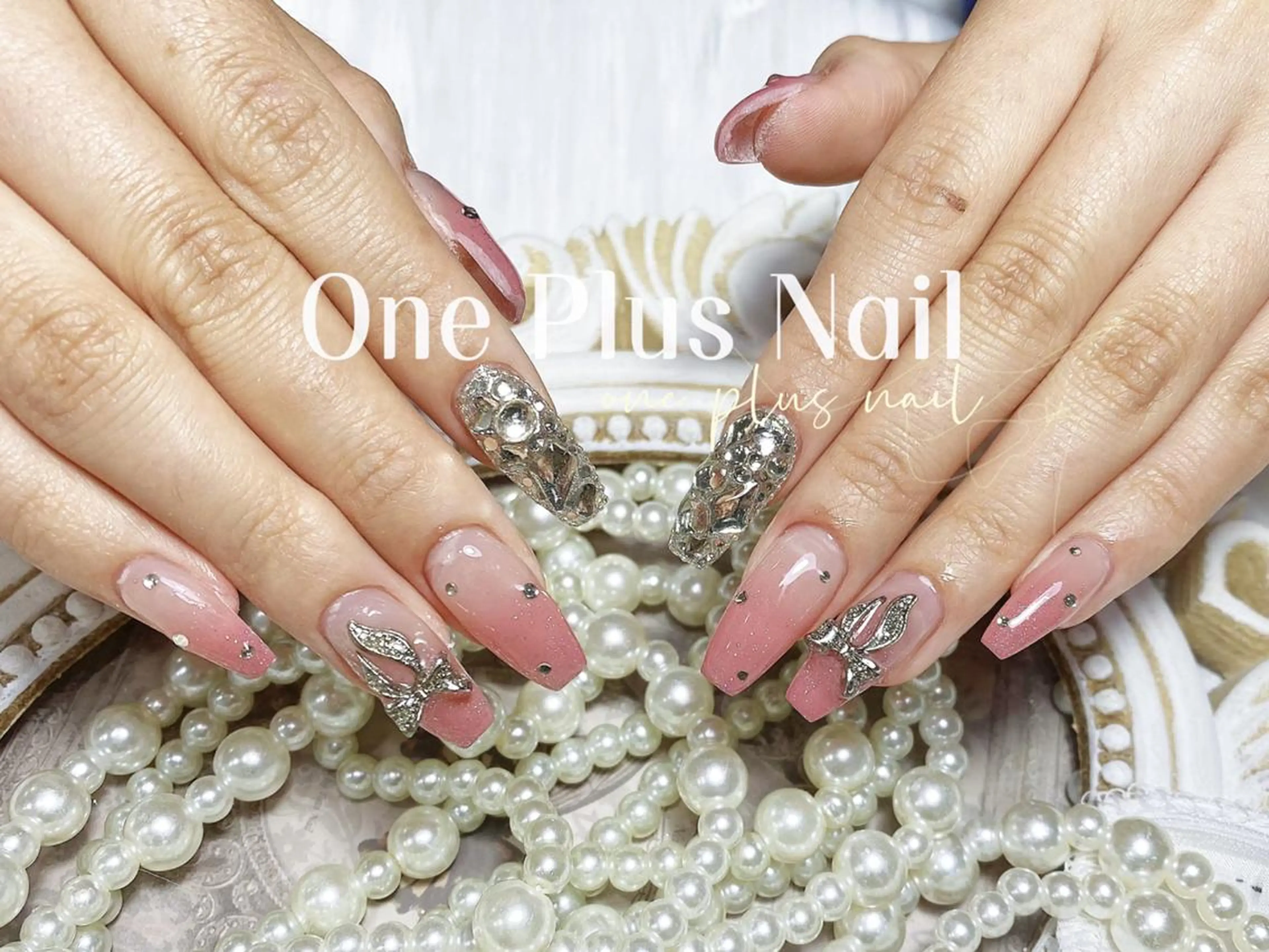 ネイル ハート キラキラネイル 韓国ネイル ロングネイル 持ち込み One Plus Nail Salonのネイルデザイン