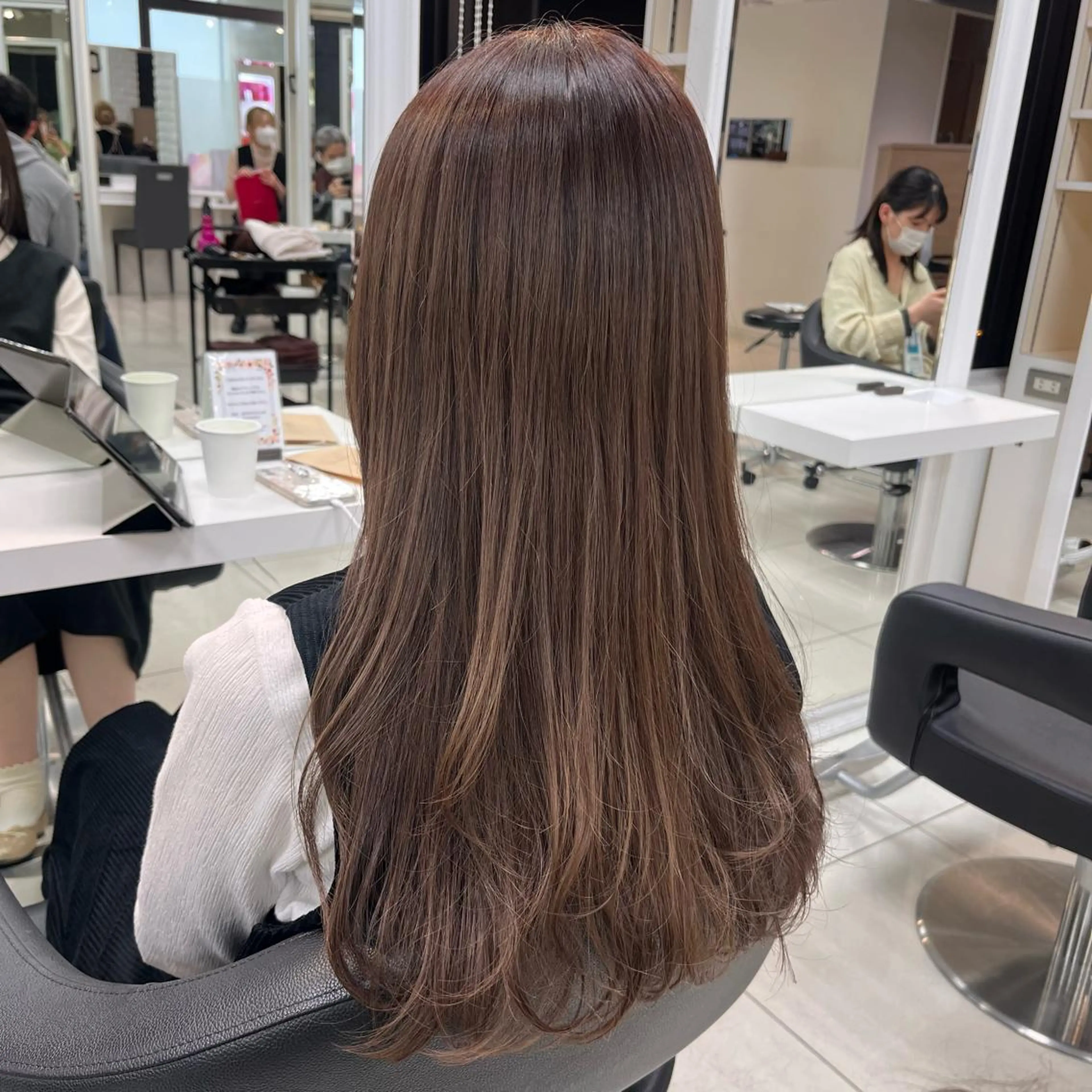 ロング カラー ベージュカラー ブリーチ ケアブリーチ ミルクティーベージュ レイヤーカット カット ヘアカラー トリートメント 【センターパート/ マッシュ】ryokaのヘアスタイル