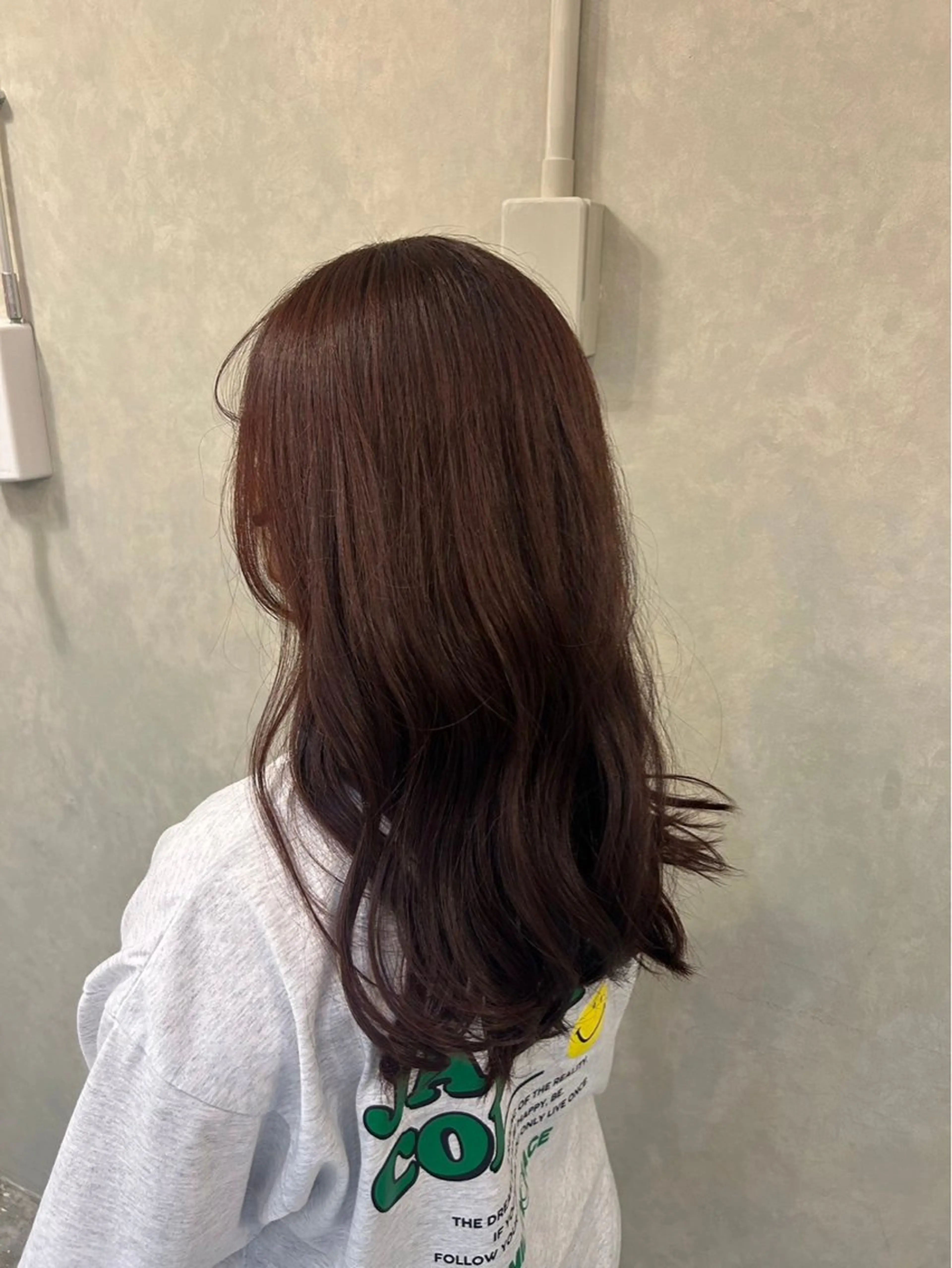 セミロング カラー 平良 那生のヘアスタイル