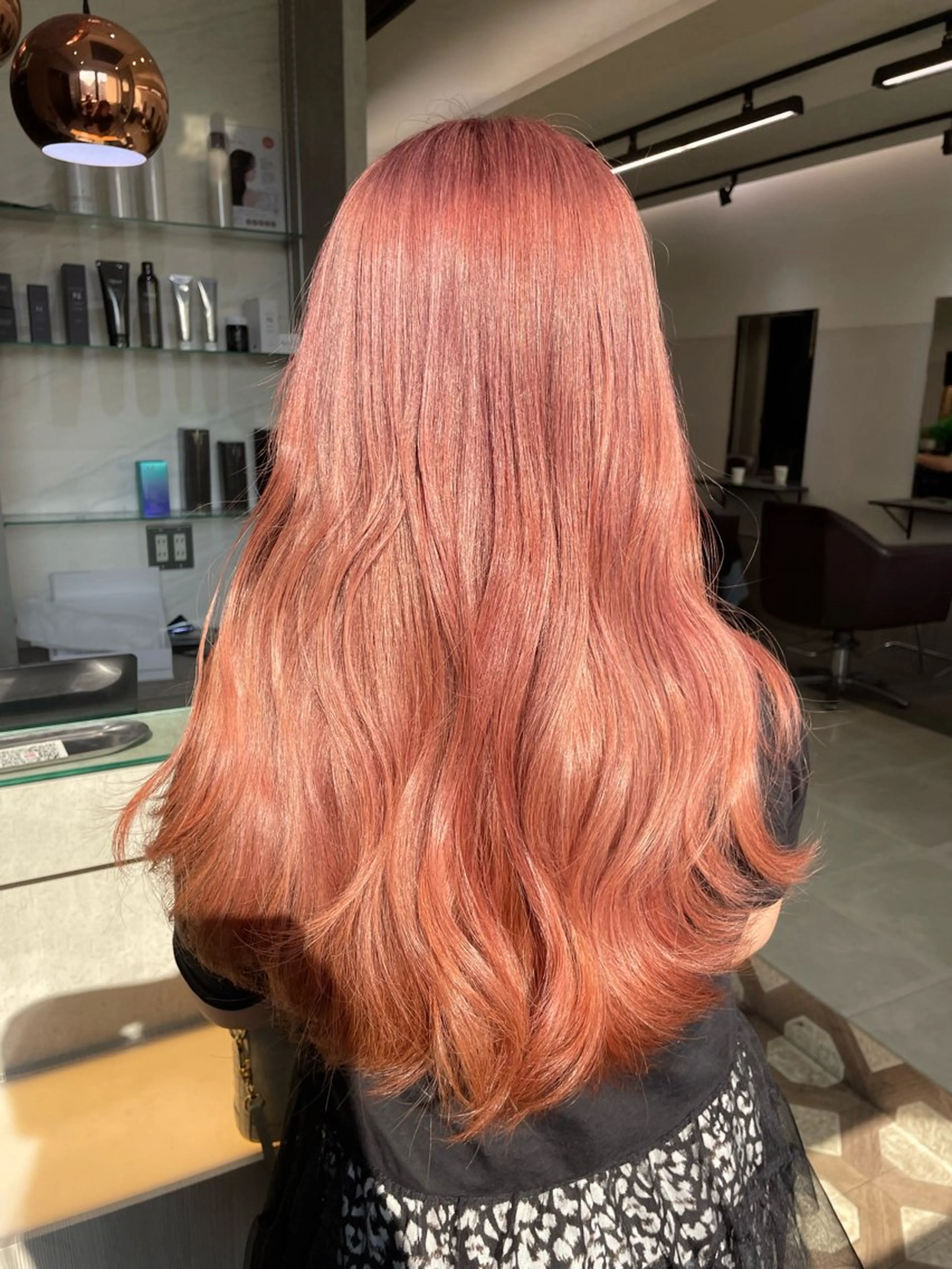 ロング カラー ピンクカラー AIRI layer cut hairのヘアスタイル