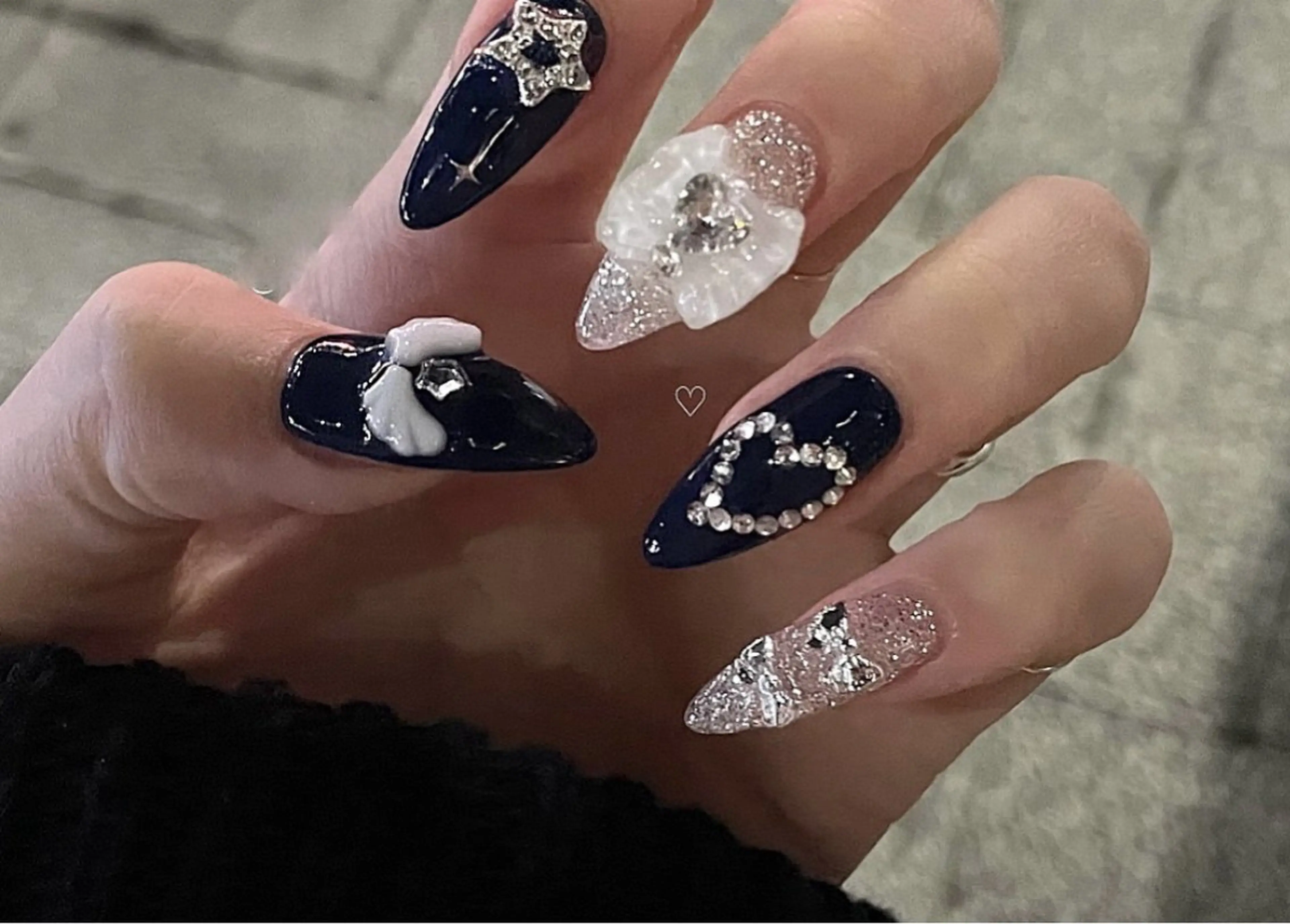 ネイル フレンチネイル ジェルネイル ガラスフレンチ ハロウィン ハート H.baby Nail Salonのネイルデザイン