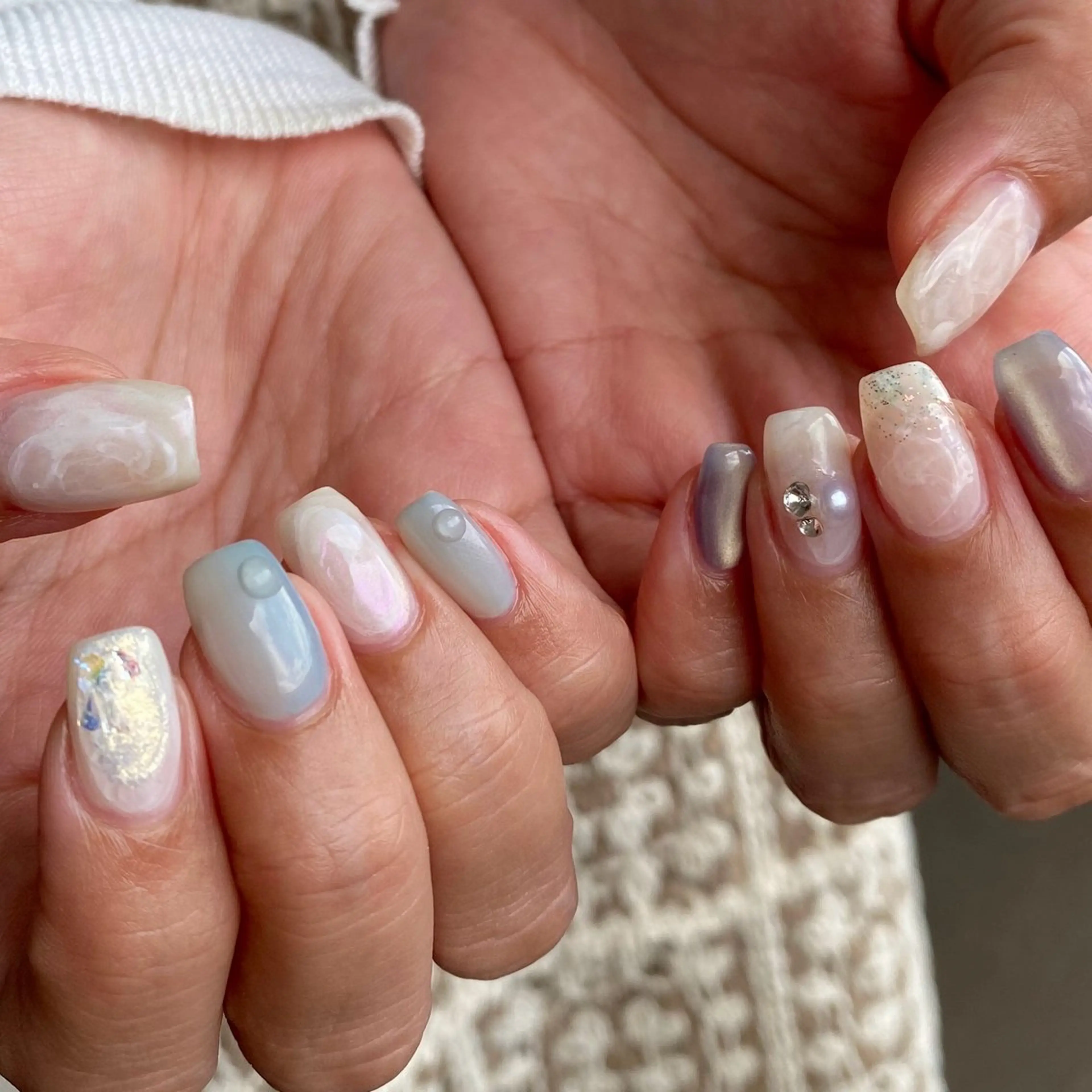 ネイル ブルー マグネットネイル ニュアンスネイル 夏ネイル ハンドネイル amuse 手書きニュアンスのネイルデザイン