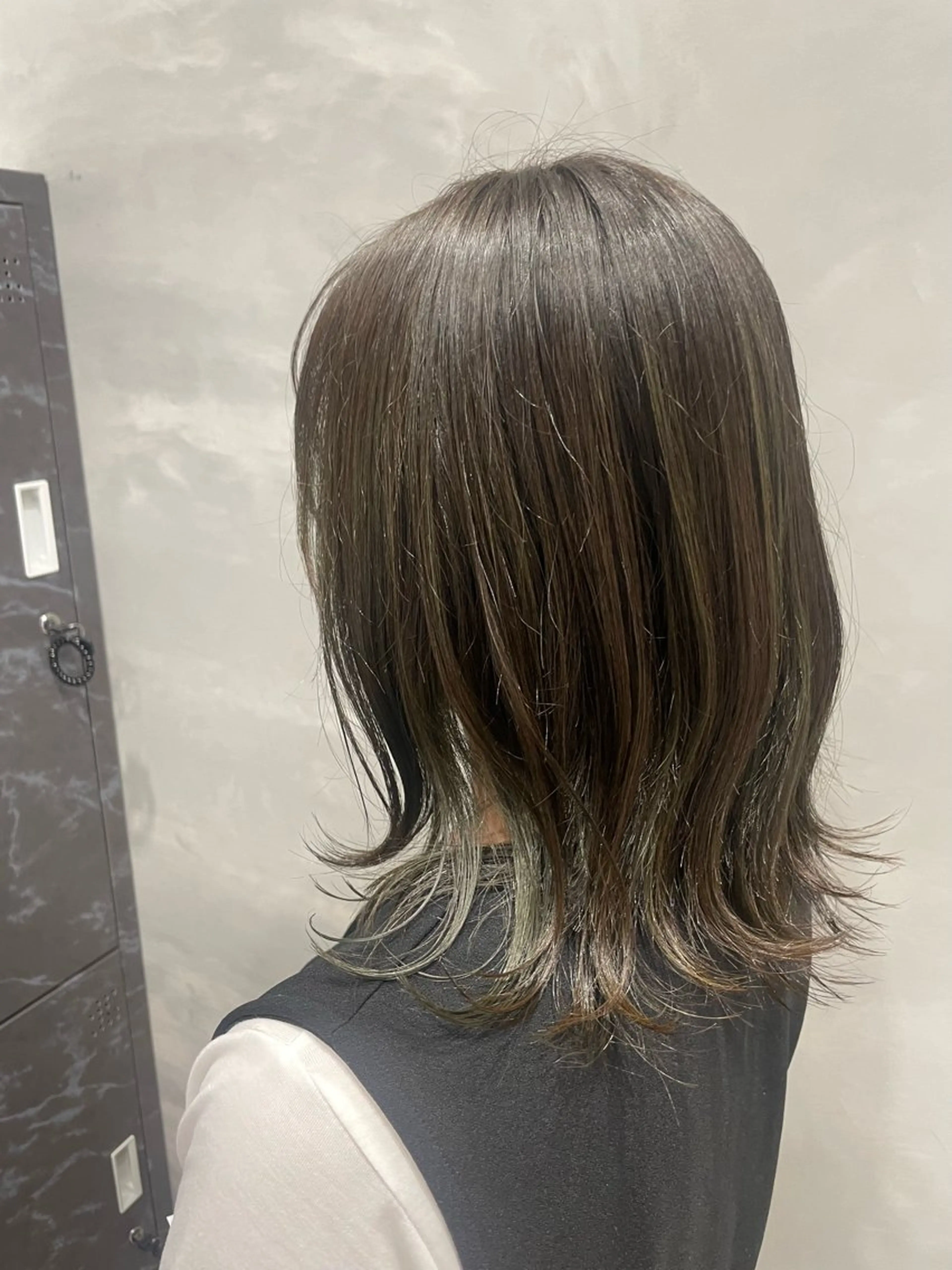 ミディアム カラー インナーカラー PANOL 秀島のヘアスタイル