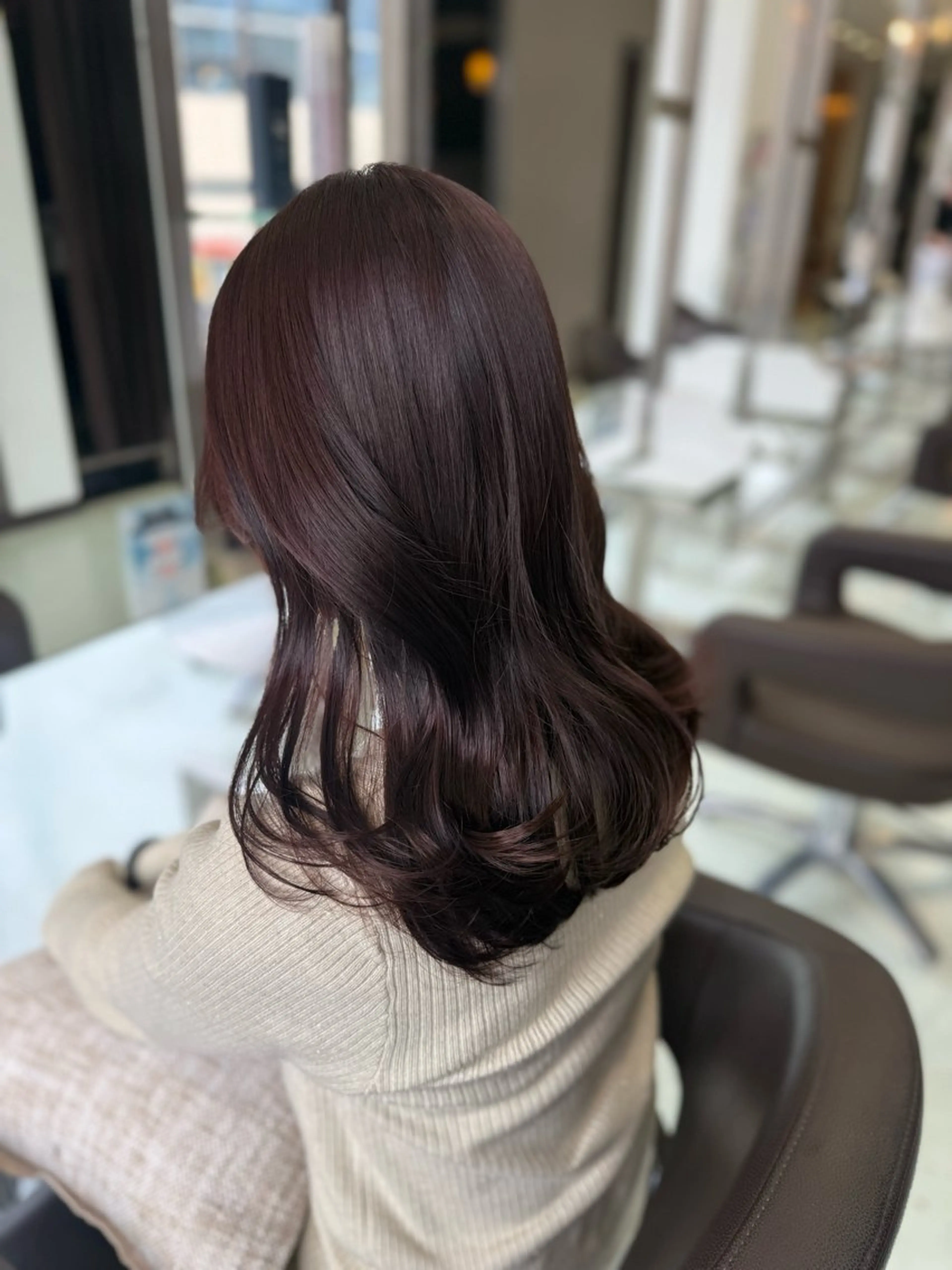 セミロング カラー ブラウンカラー 透明感カラー ラベンダーカラー ラベンダーブラウン カット ヘアカラー トリートメント ヘアーメイクWILL 西宮店所属・WILL西宮 藤原 佳奈/髪質改善/艶髪のヘアスタイル